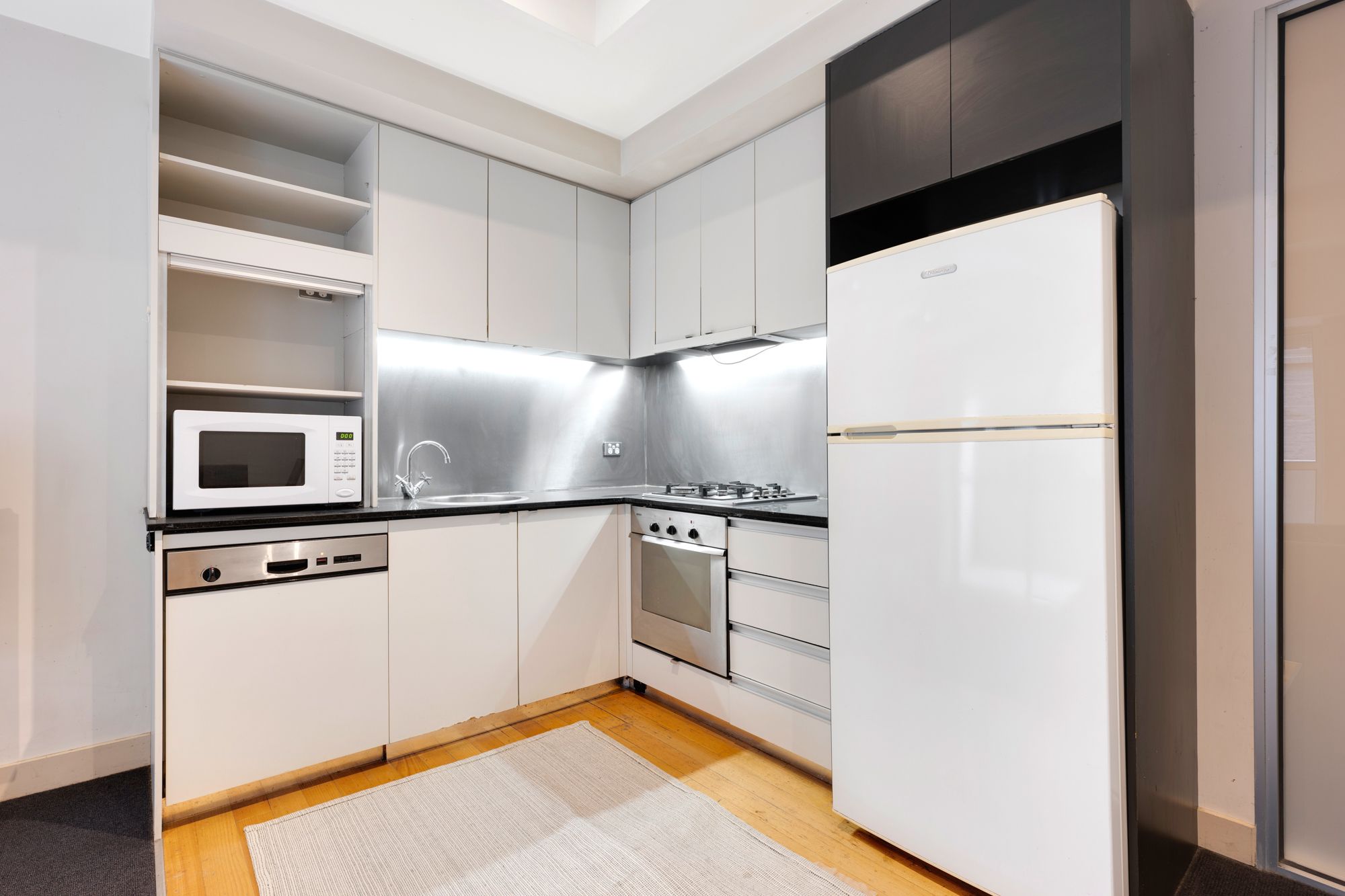 407/233 Collins Street — photo 4 of 11