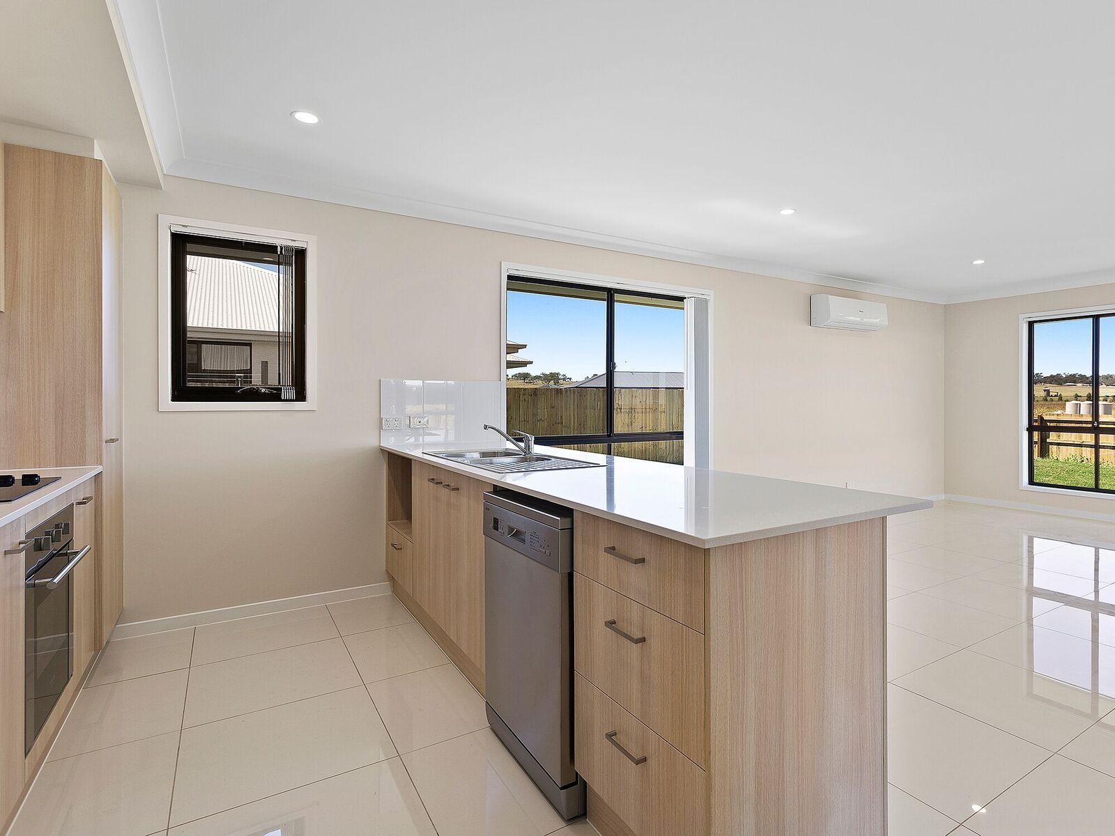 41 Myrtleford Crescent, CAMBOOYA, QLD 4358