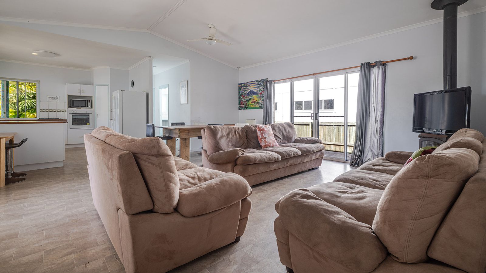 19 Captain Cook Drive — photo 8 of 28
