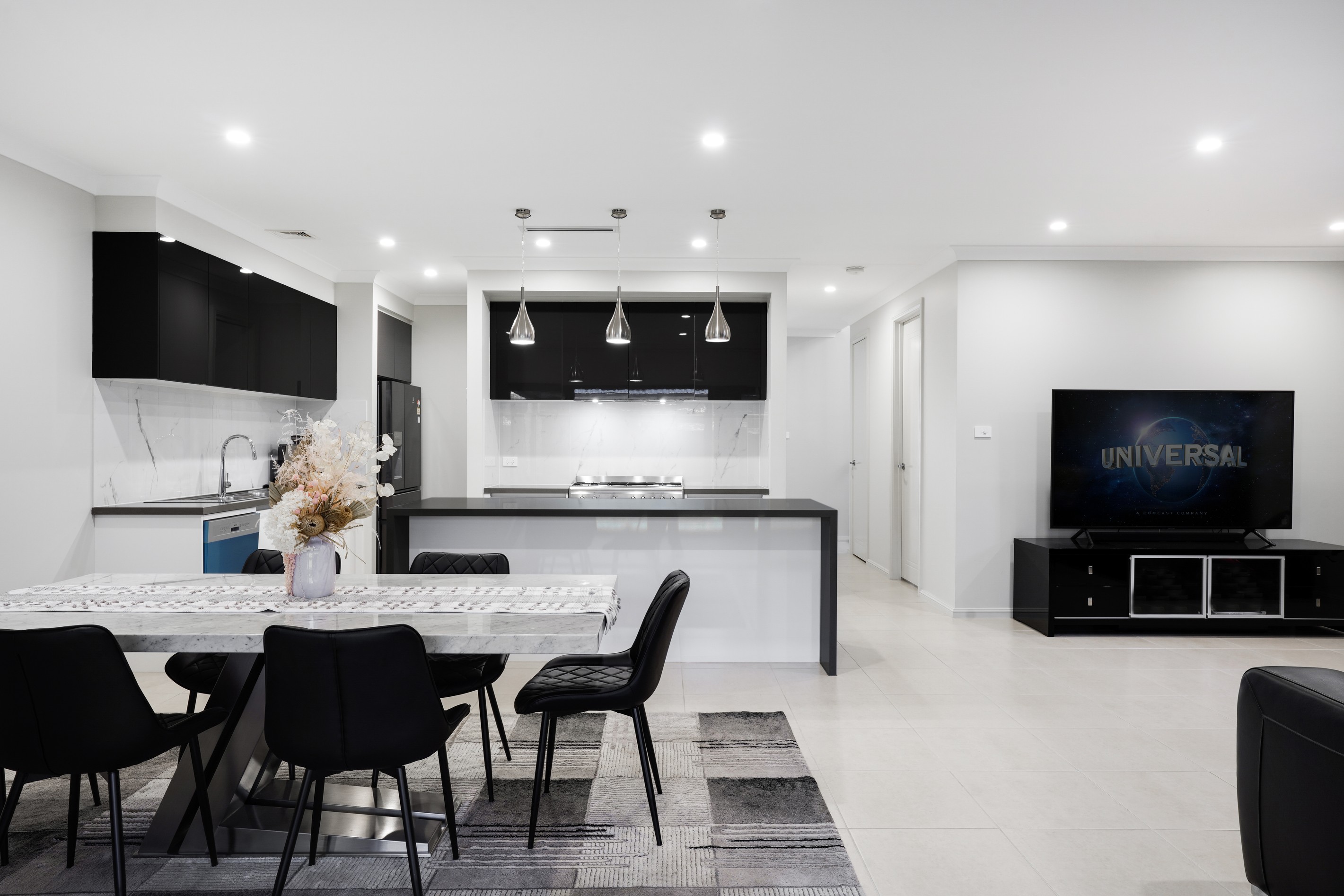 8 Parish Way, Carnes Hill, NSW 2171