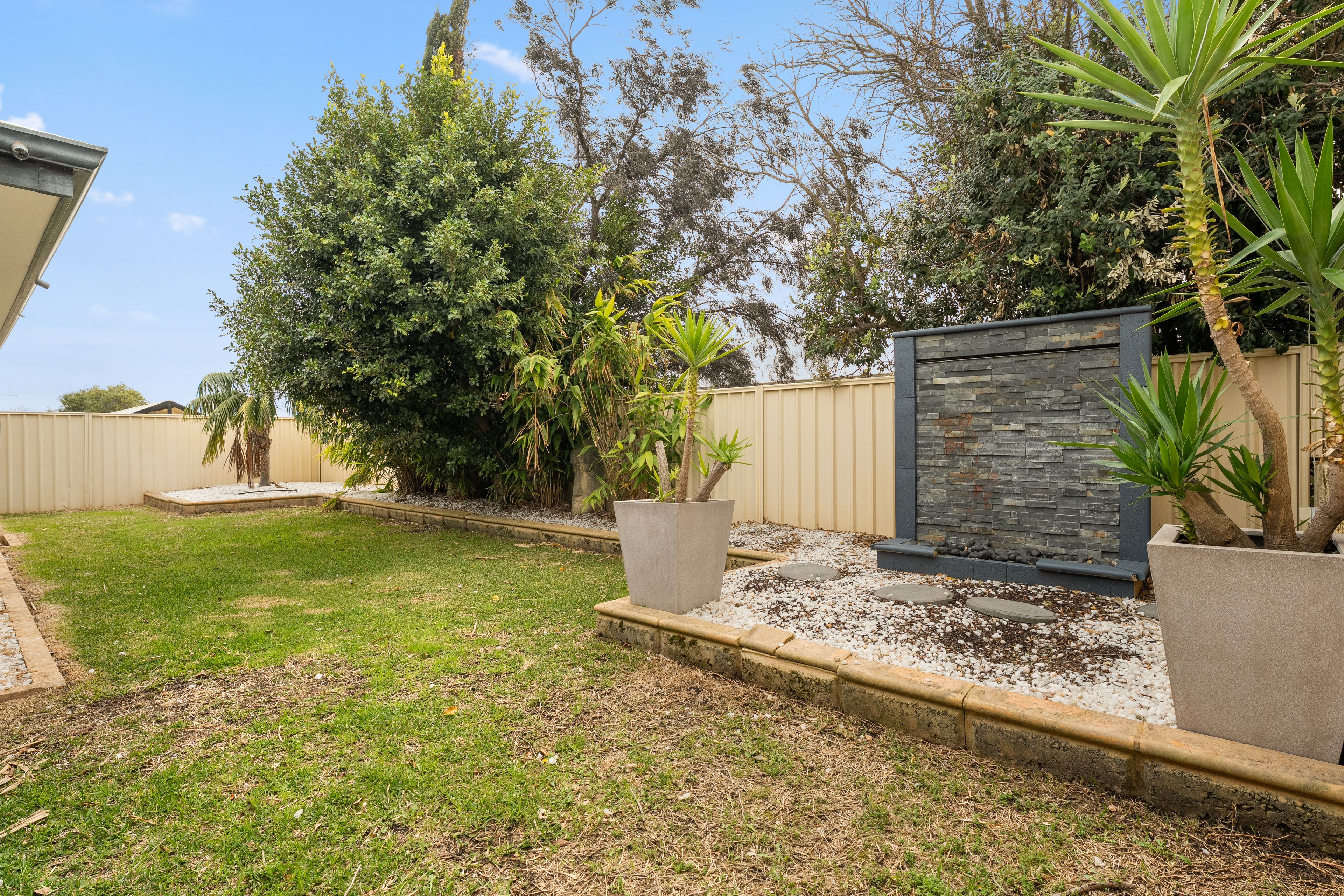 33 Liesham Crescent — photo 27 of 30