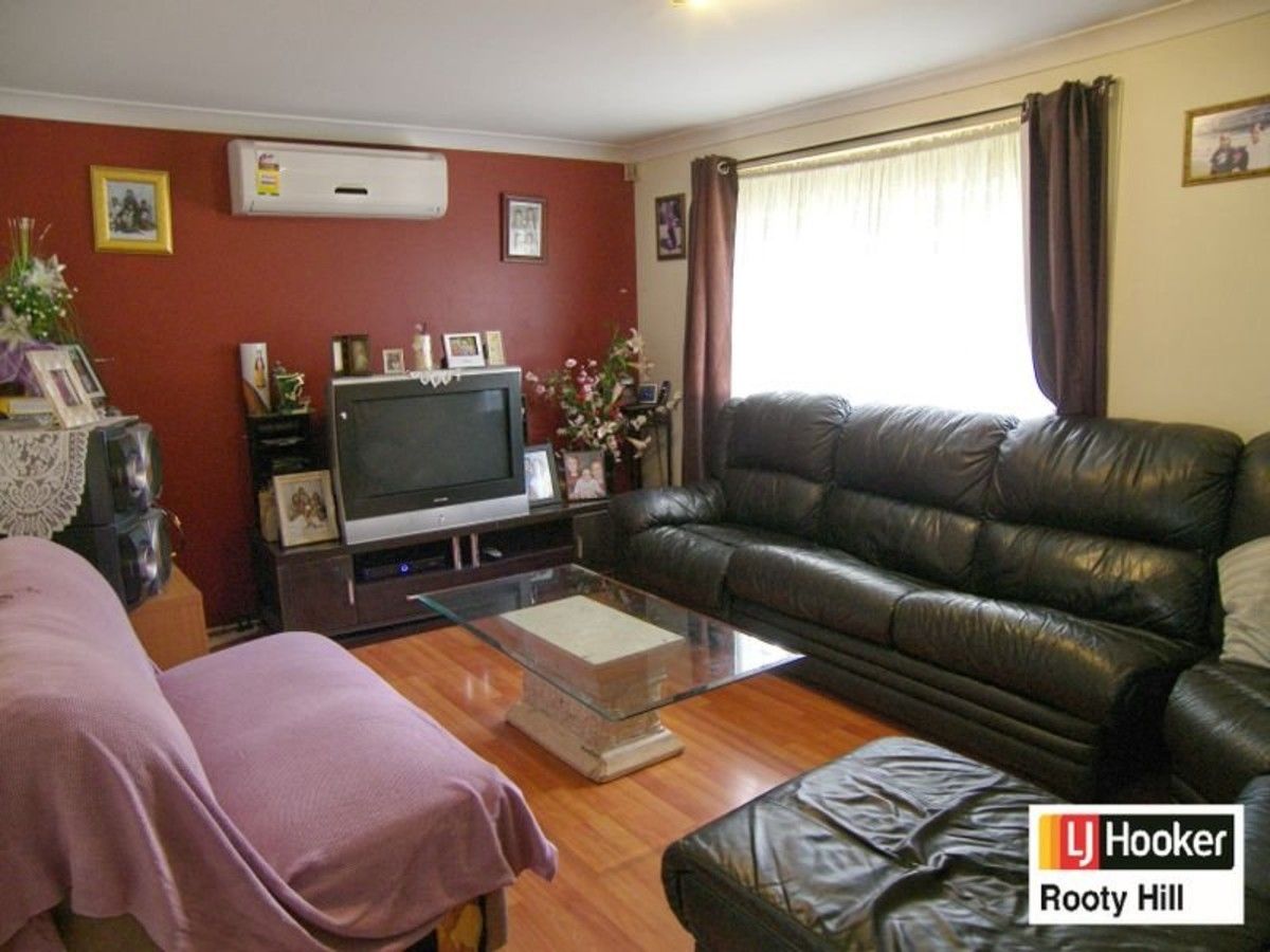 34 Beaconsfield Road — photo 4 of 9