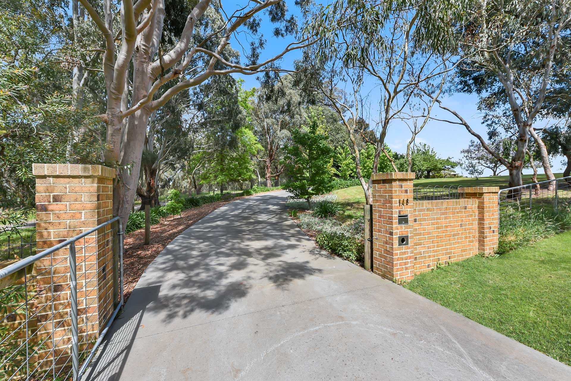 148 Beaconsfield-Emerald Road, Dewhurst, VIC 3808