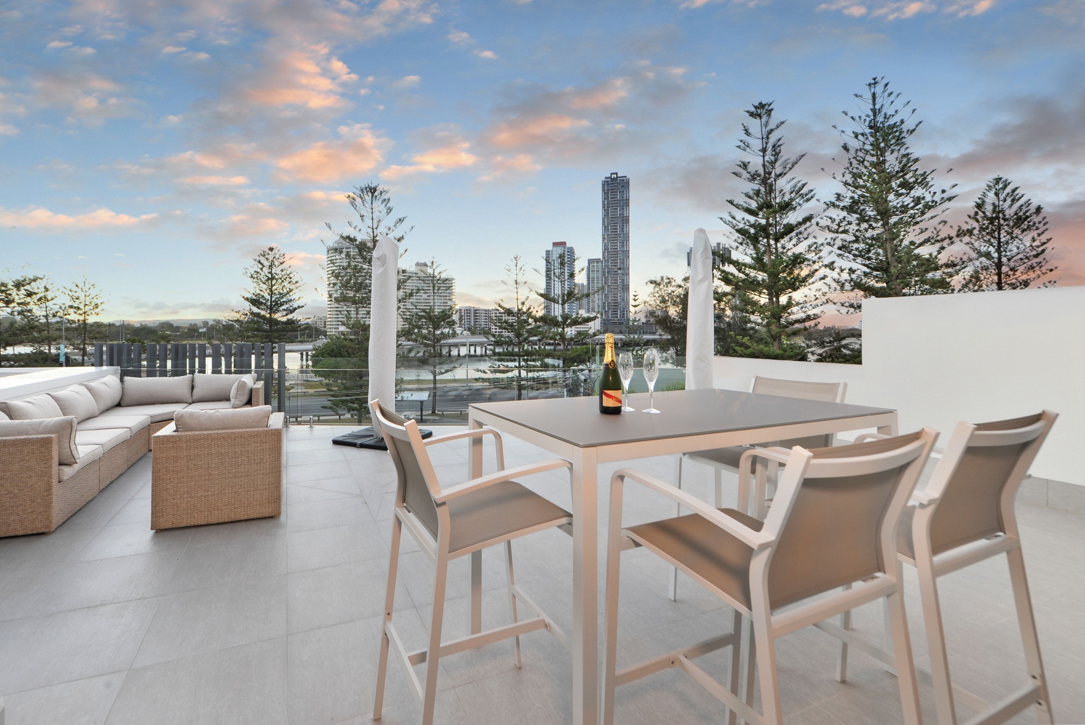 25 Rankin Parade, Main Beach, QLD 4217