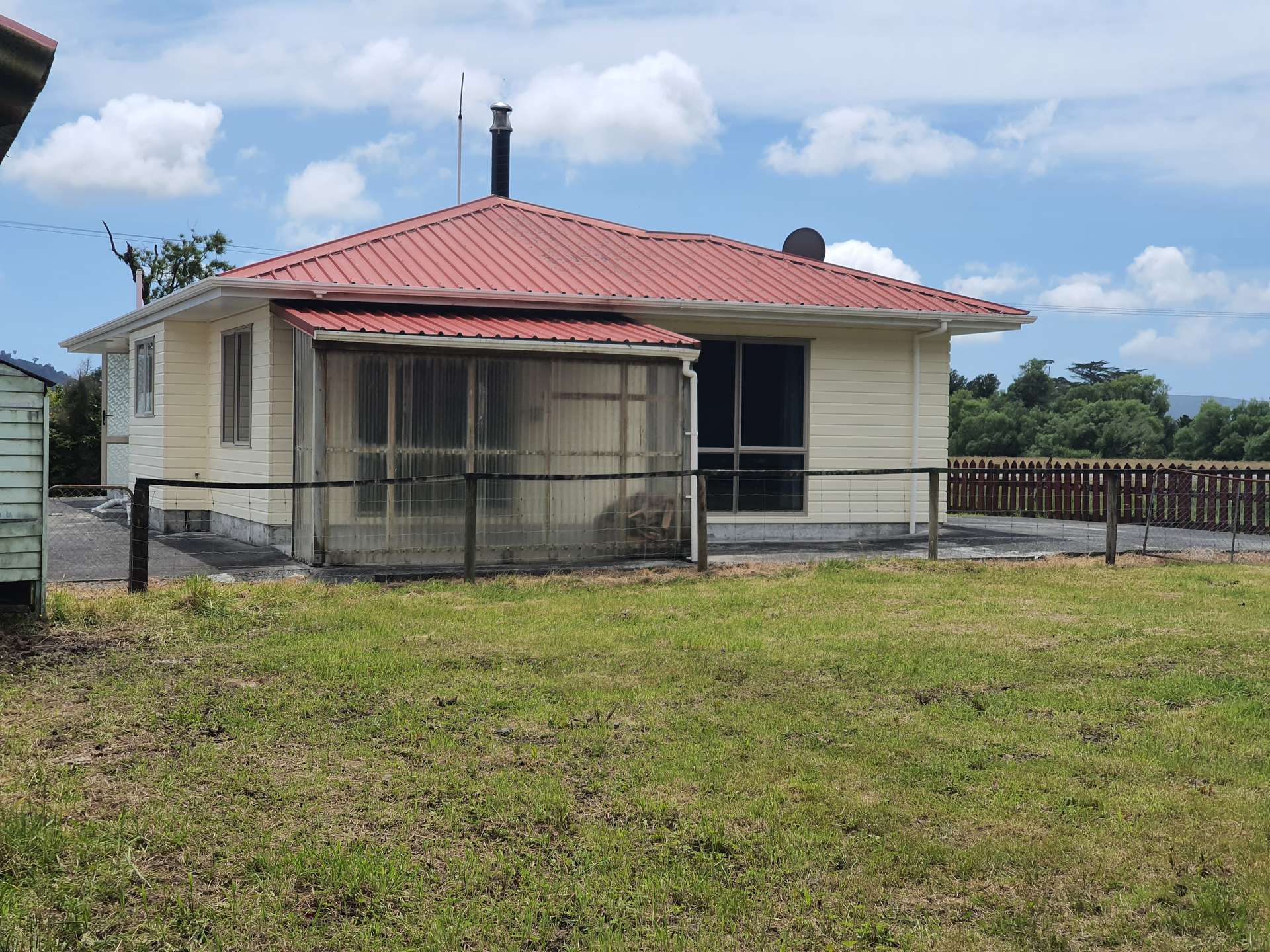 1067 Kaniere-Kowhitirangi Road photo 5