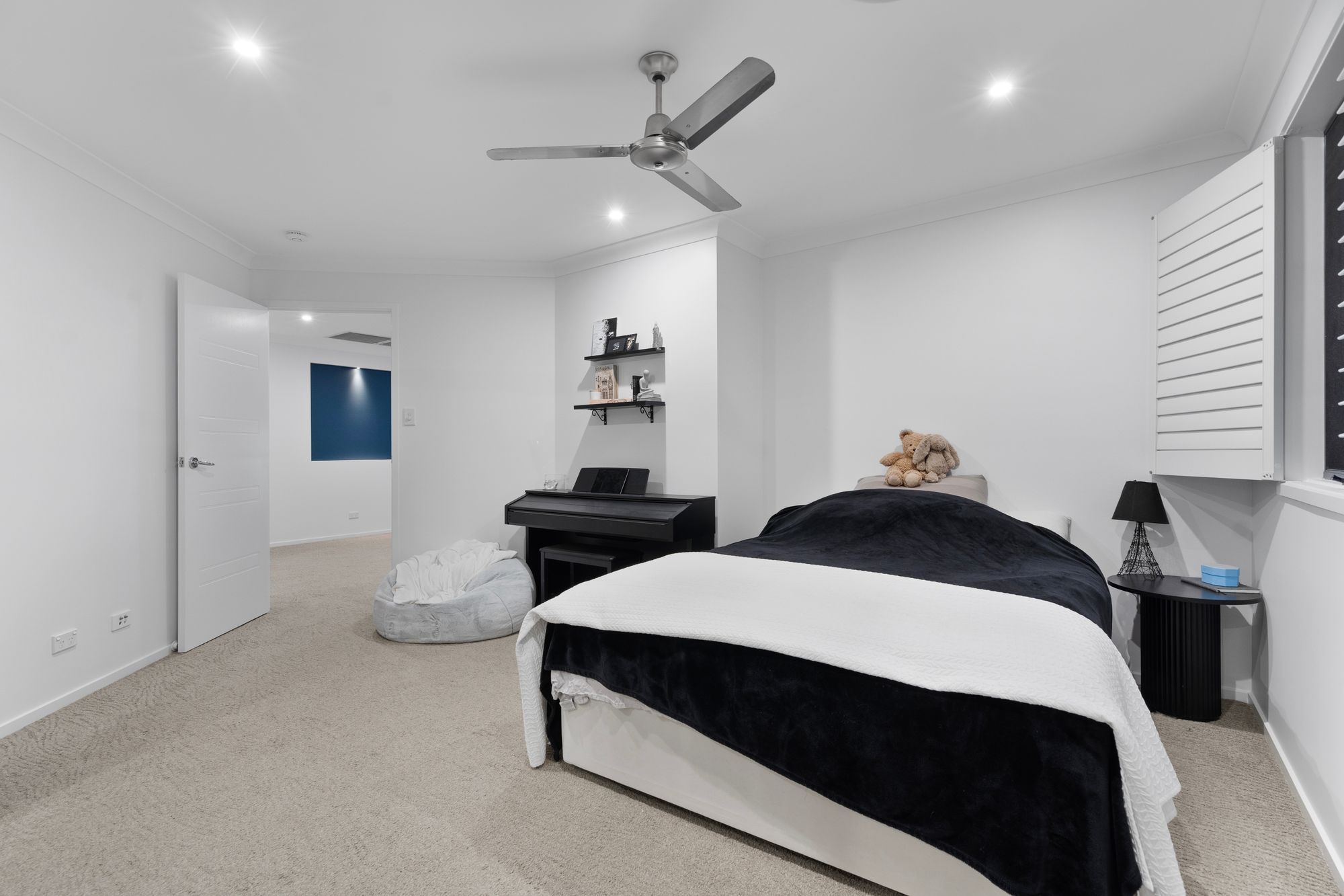 2015 The Circle — photo 16 of 27
