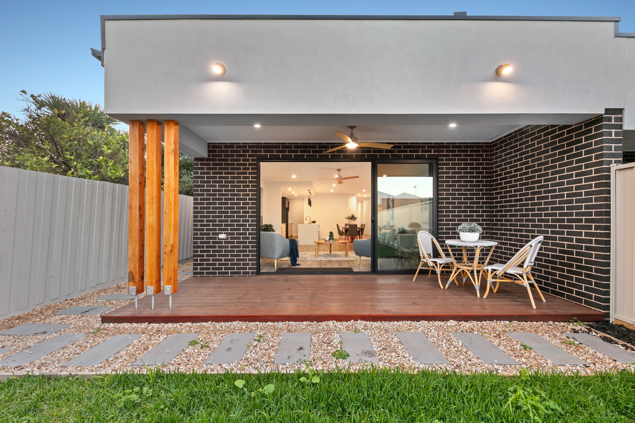 2/9 Corrigan Avenue, Brooklyn, VIC 3012