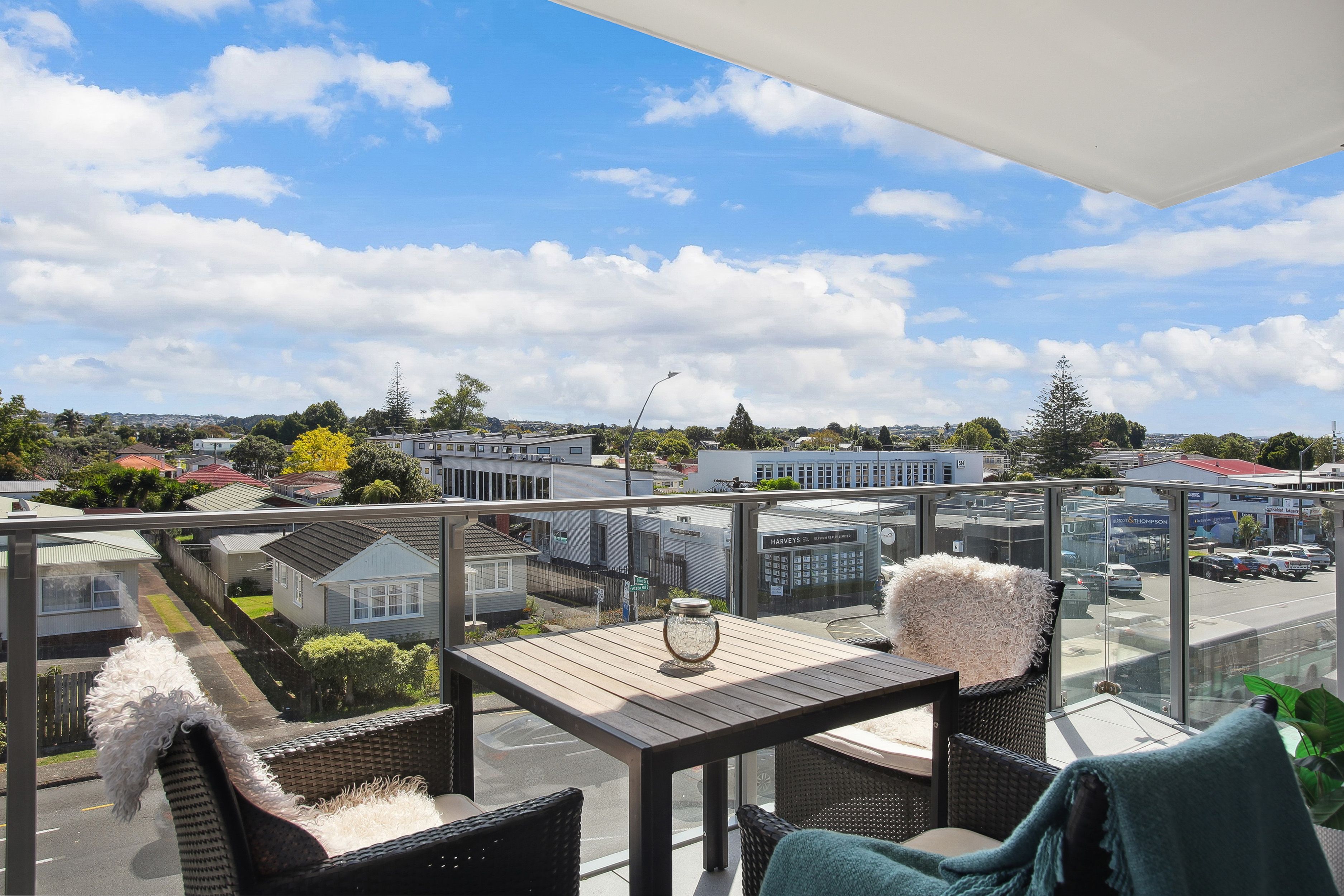 2A/84 Gunner Drive, Te Atatu Peninsula, Waitakere City