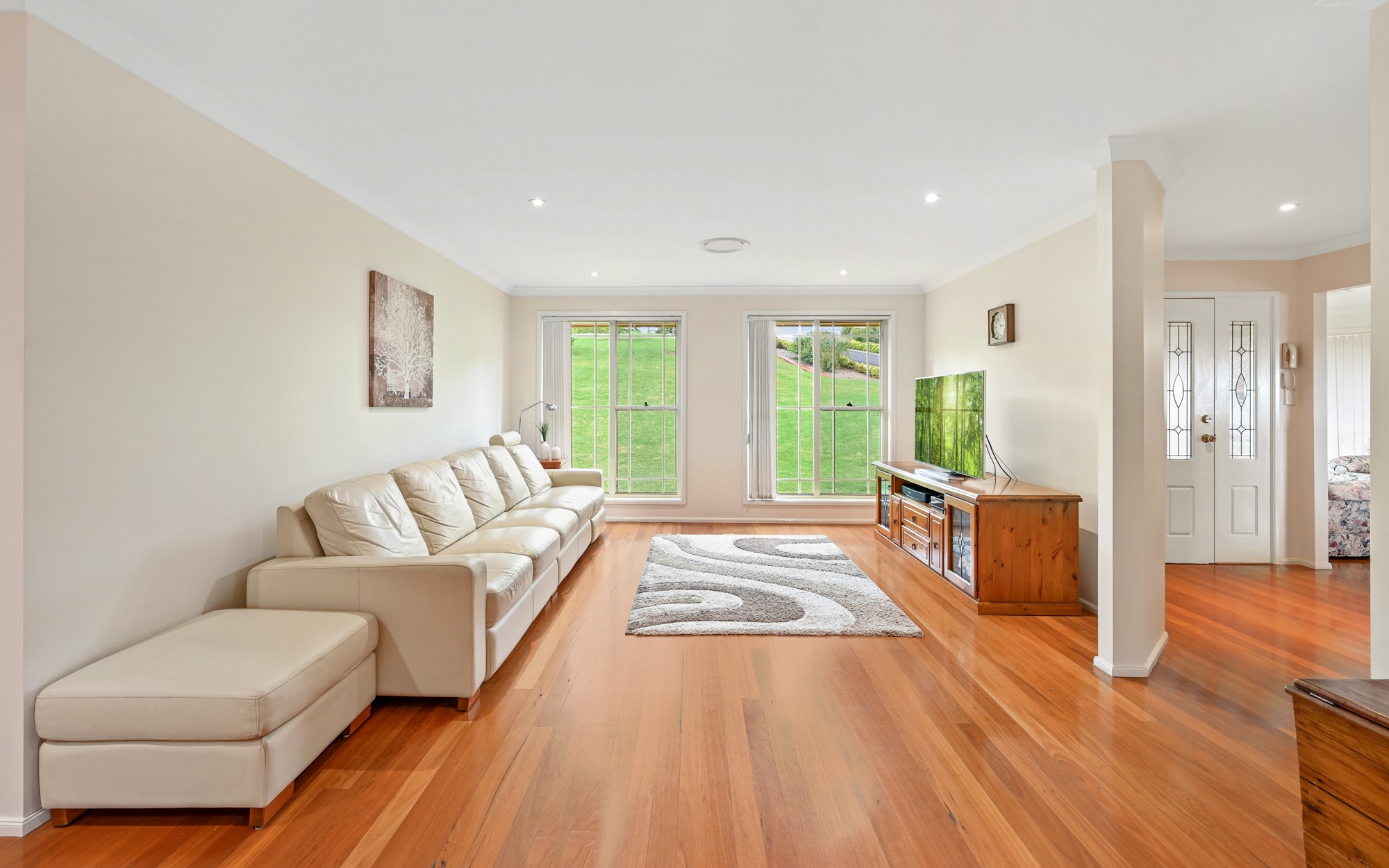 6 Thomas Place, Razorback, NSW 2571
