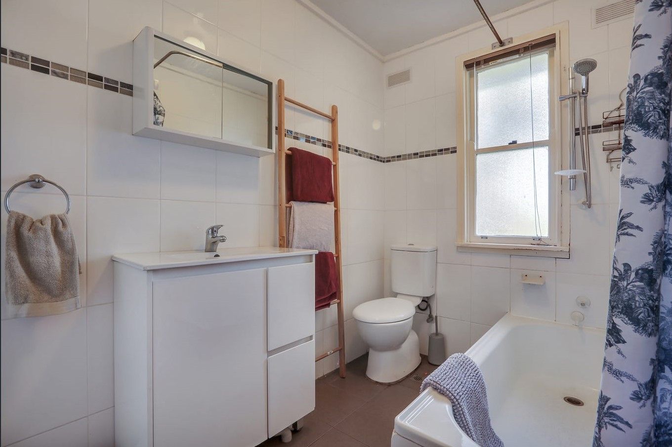 21 Eleebana Street — photo 4 of 6