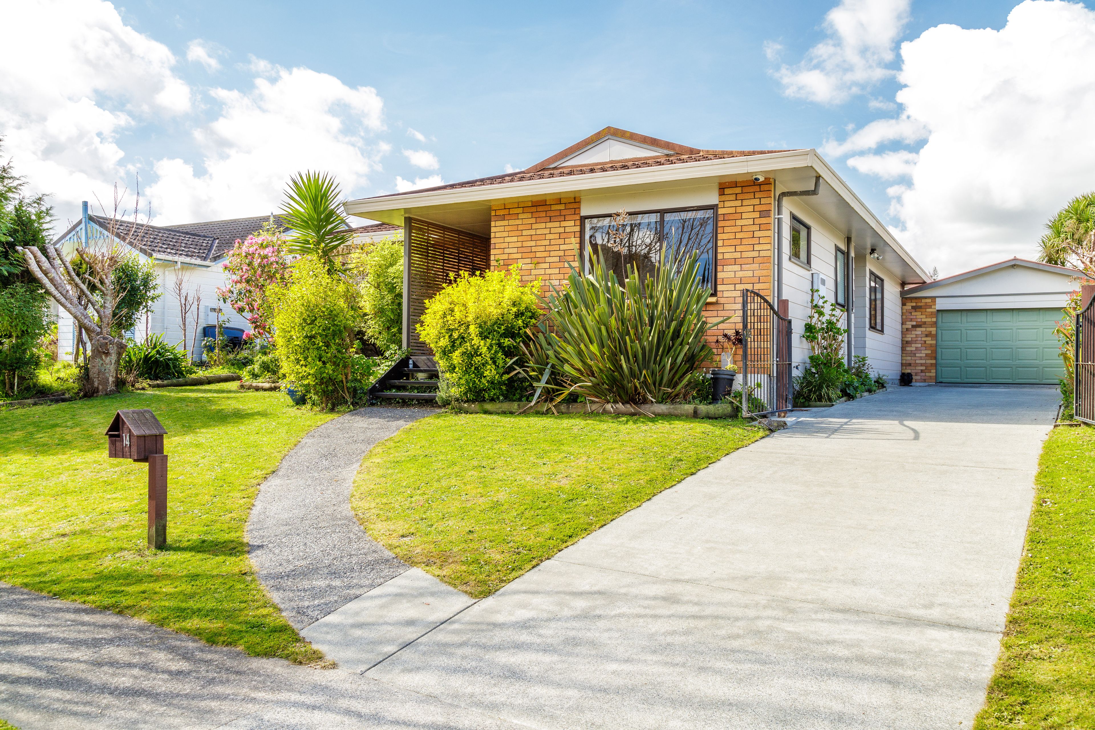 Photo 1 of 14 Delaware Grove, Tōtara Park, Upper Hutt