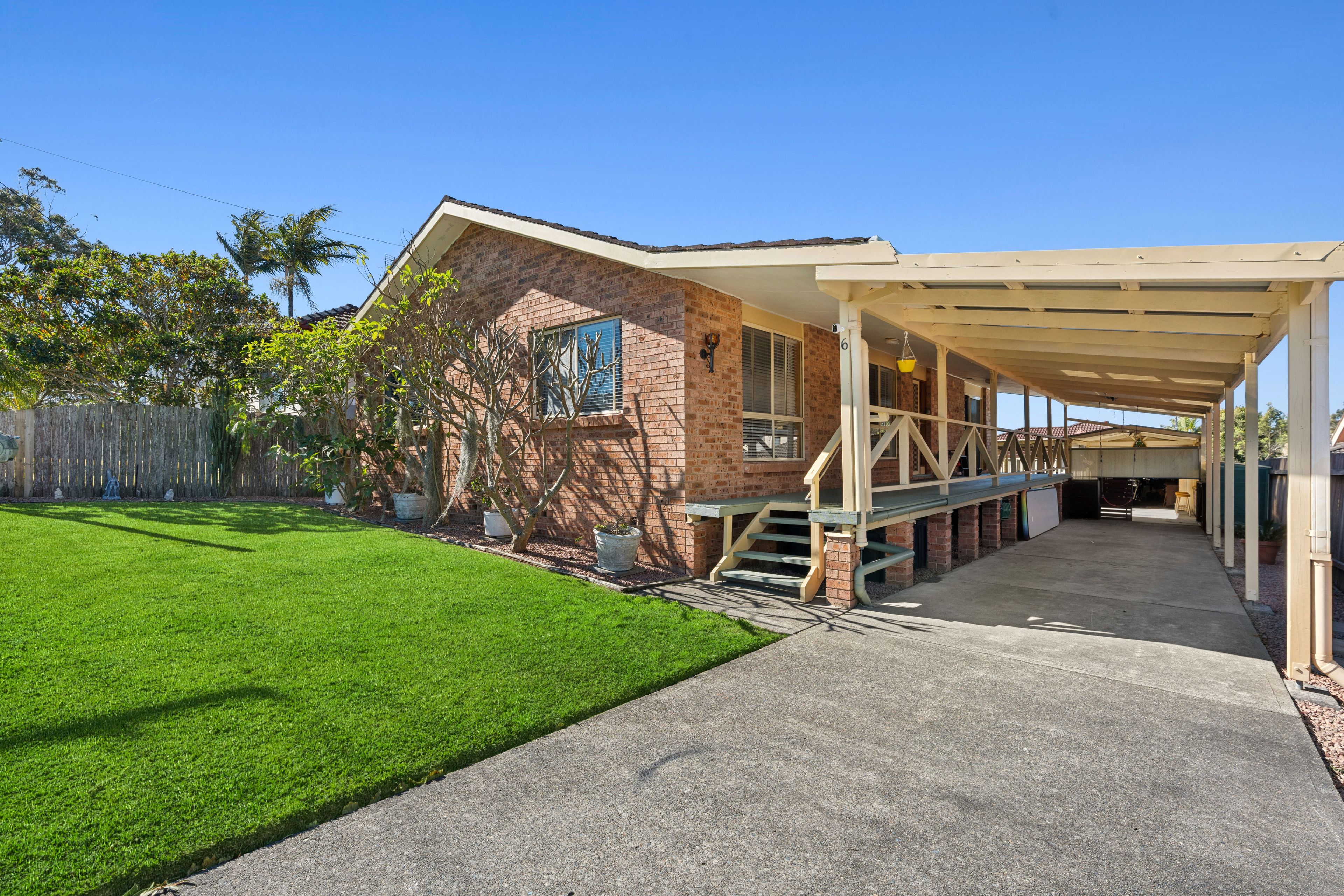 6 Yilleen Street — photo from Ray White Summerland Point