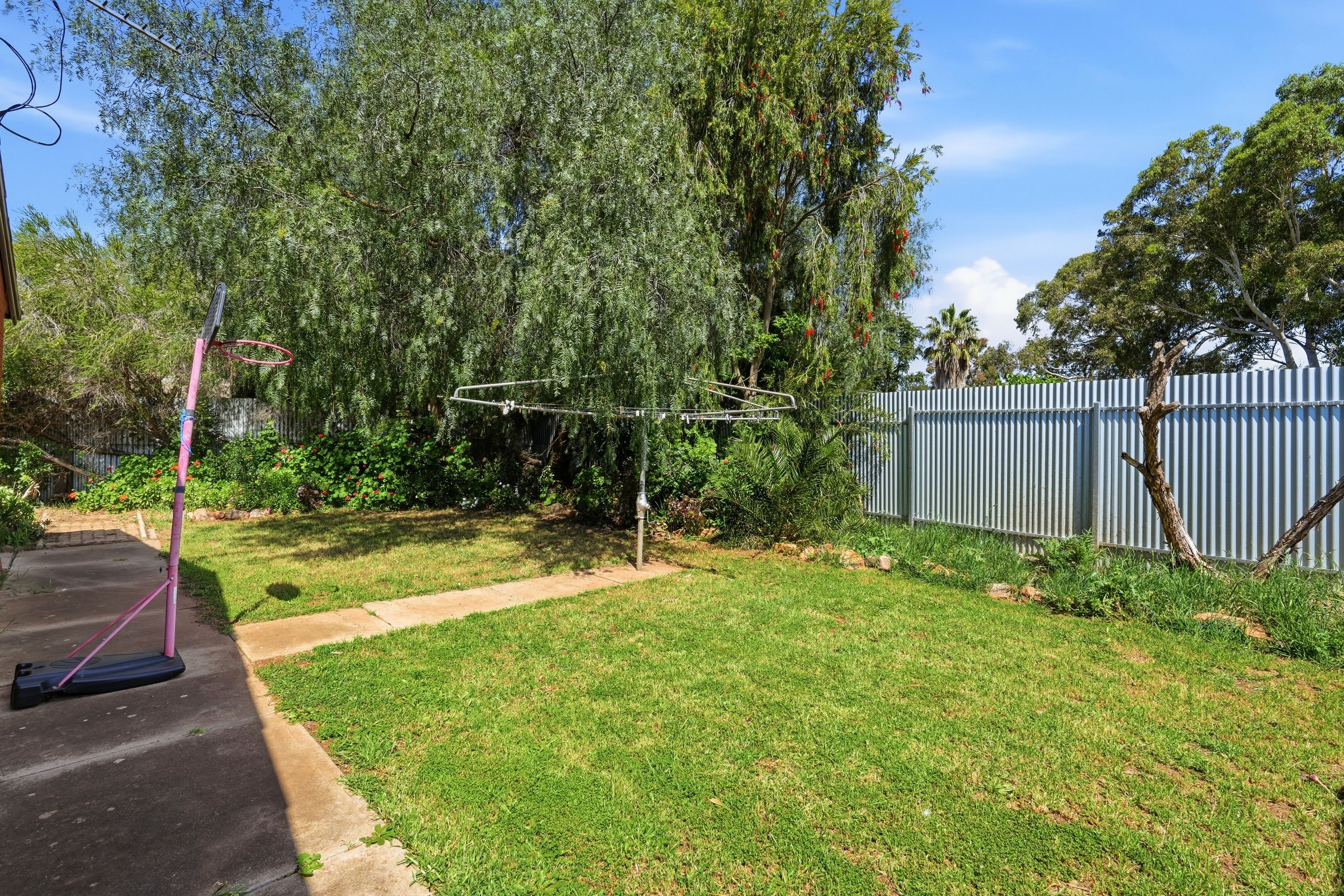 10 Koongarra Crescent — photo 10 of 11