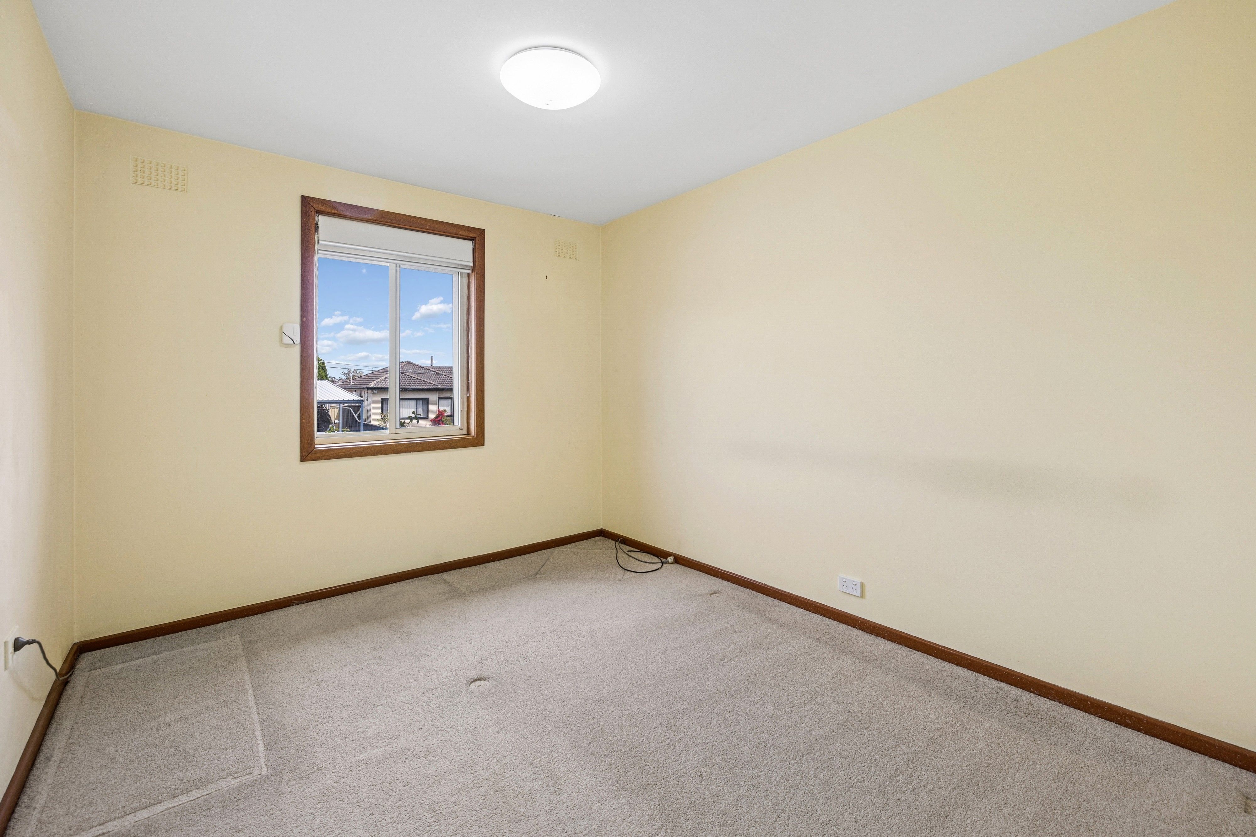 33 Gardiner Crescent — photo 8 of 11