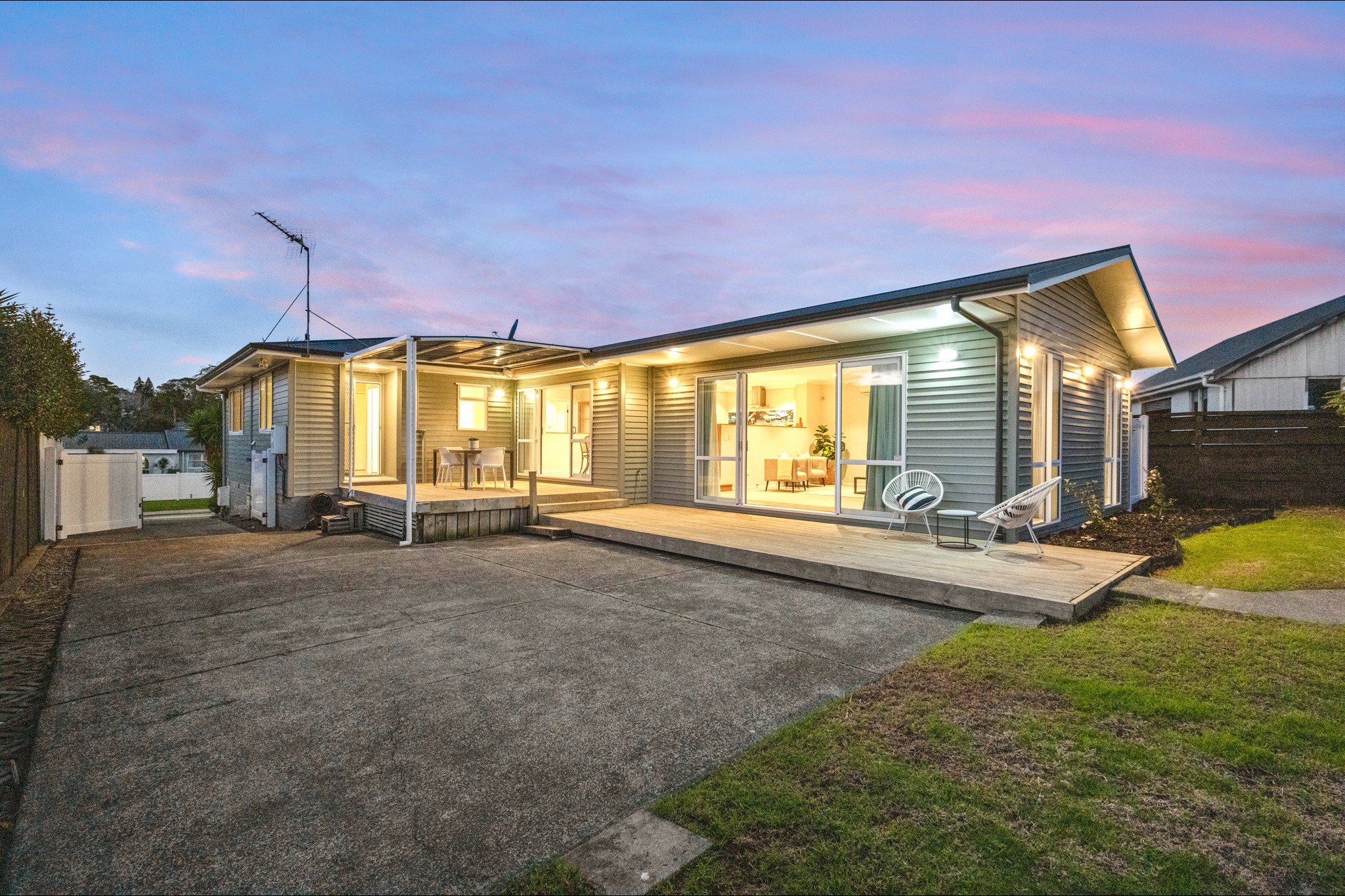 27 La Rosa Street, Green Bay, Waitakere City