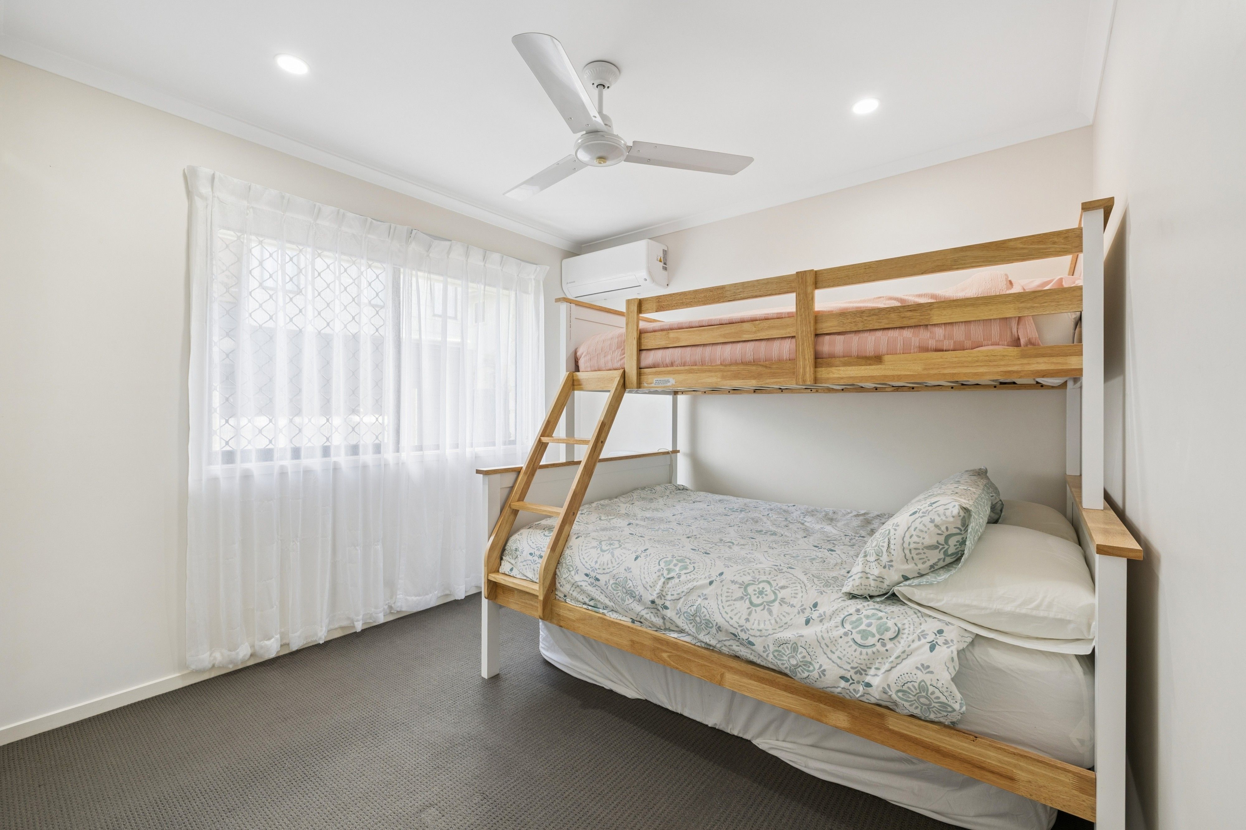48 Zephyr Street — photo 7 of 20