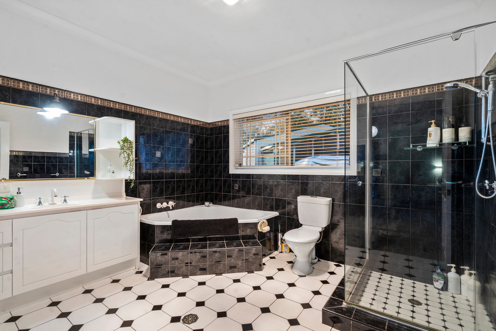 10 Ewingar Court — photo 14 of 30