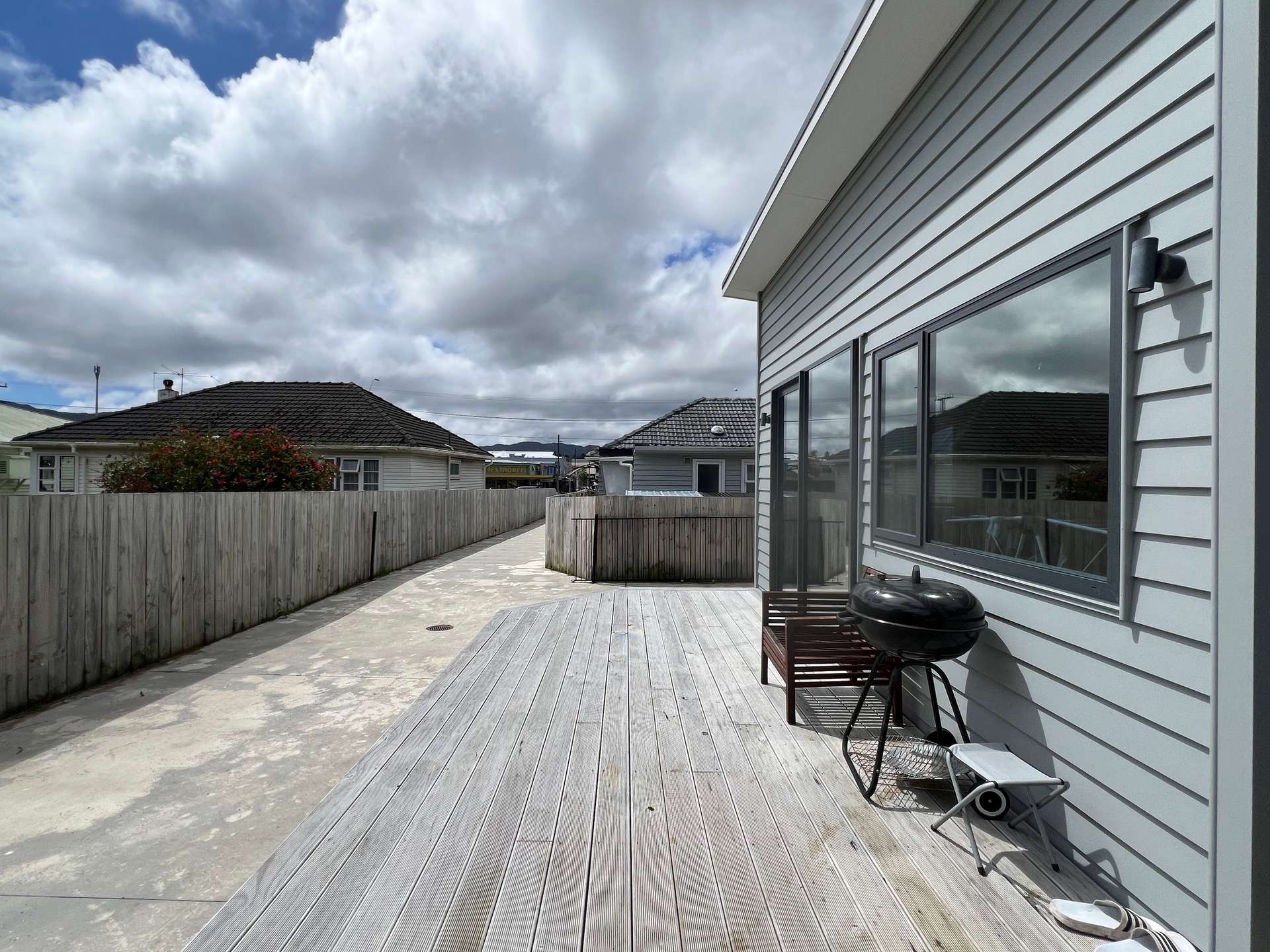 17a Wainuiomata Road photo 16