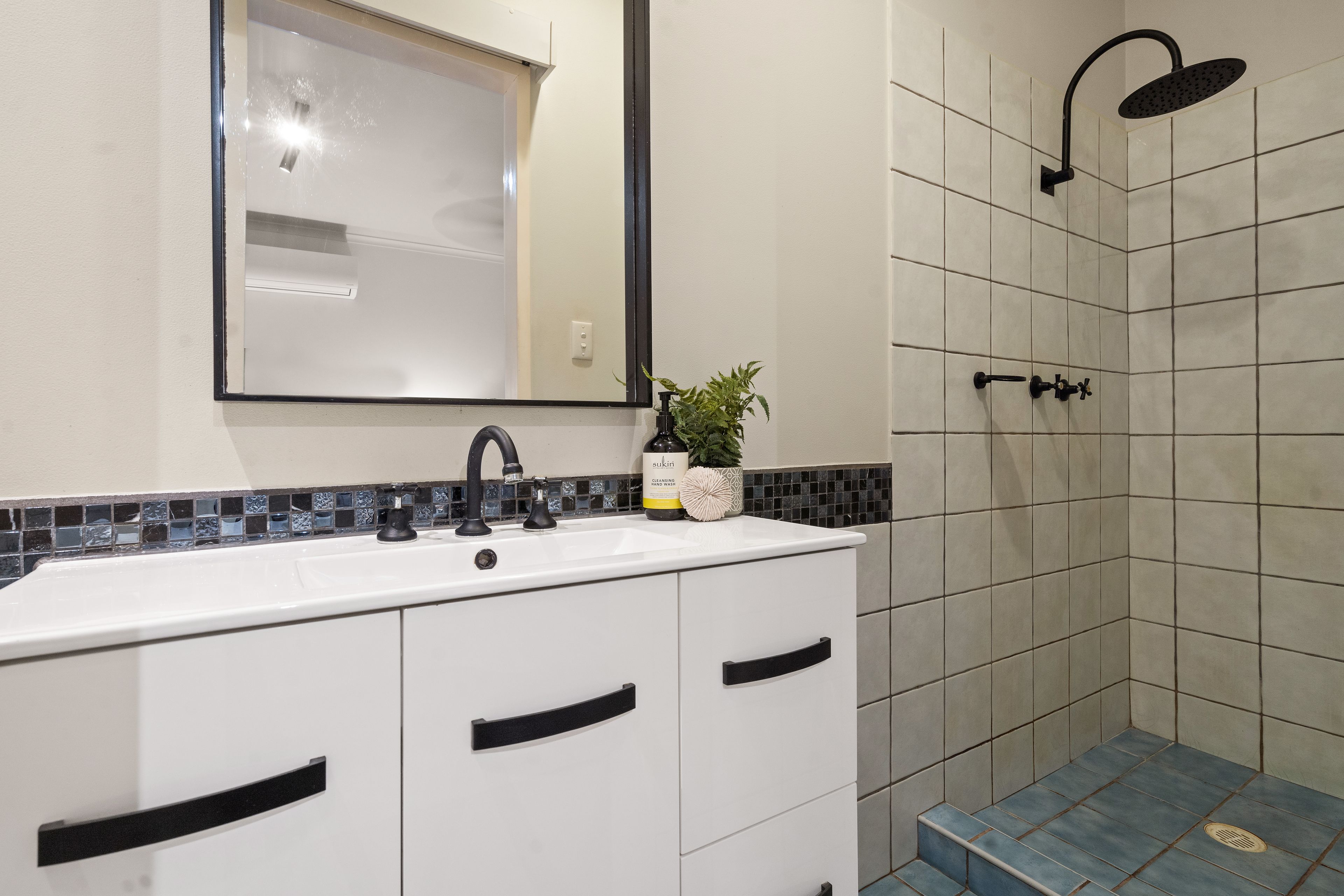 6 Thorpe Place — photo 14 of 30