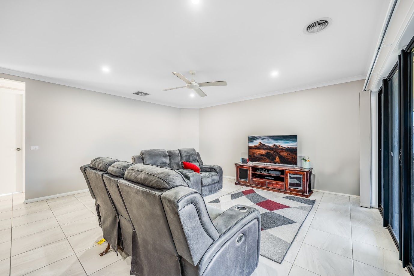 146 Hillford Circuit — photo 15 of 30