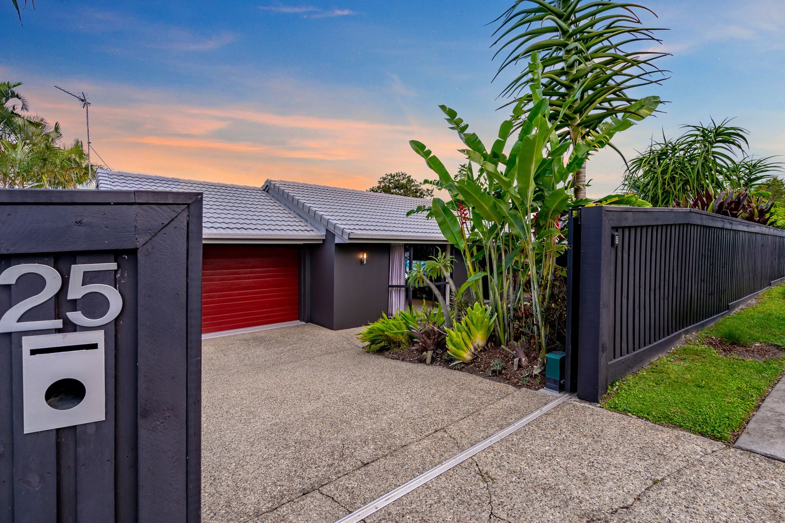 25 Huntingdale Crescent, Robina, QLD 4226