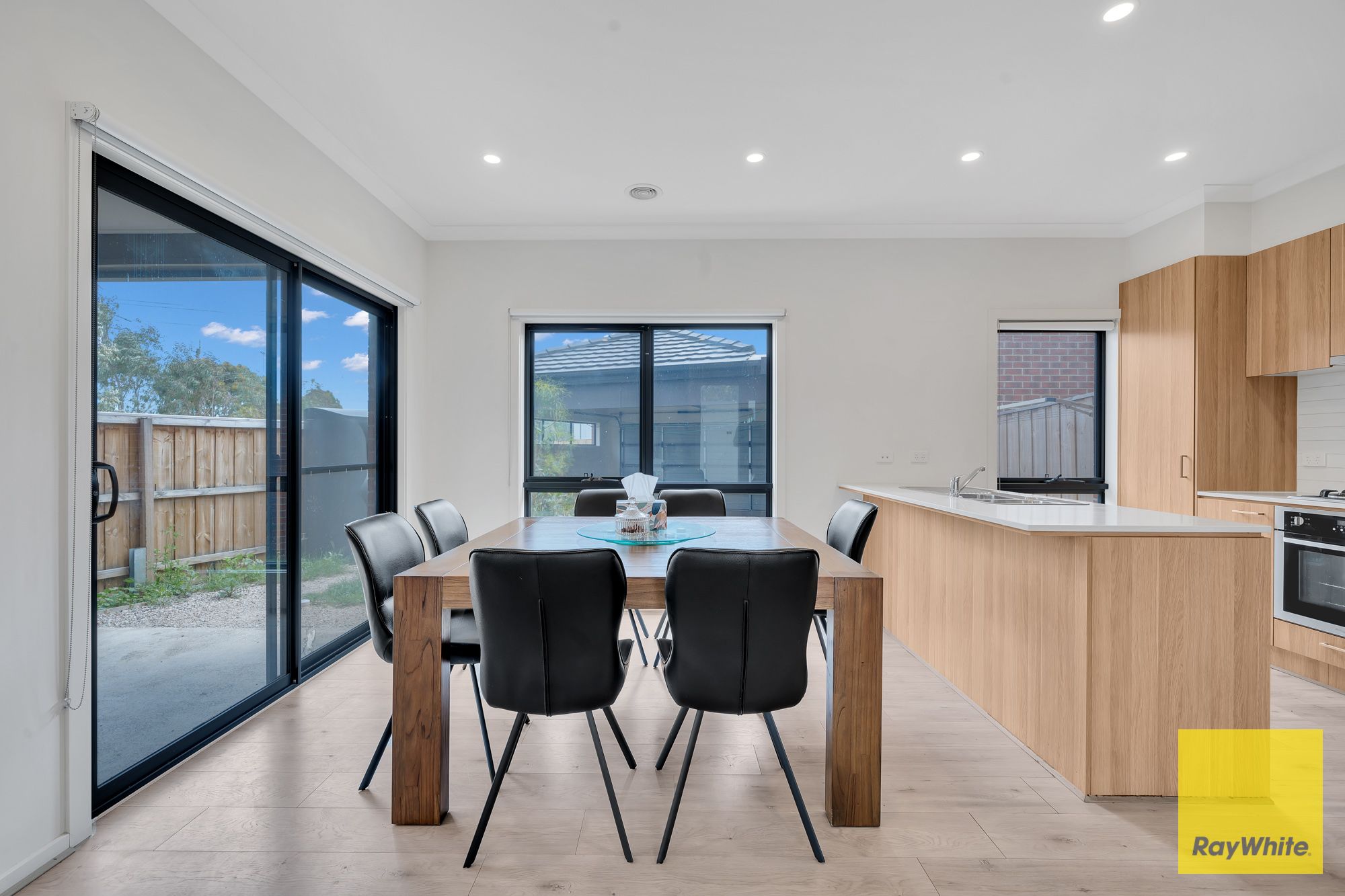 8/4 Westonbury Drive — photo 9 of 30