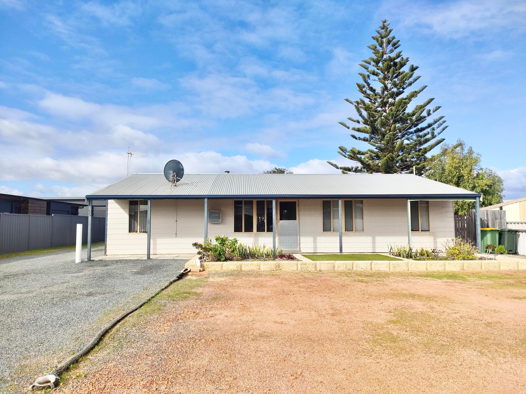 8 Heales Way, Green Head, WA 6514