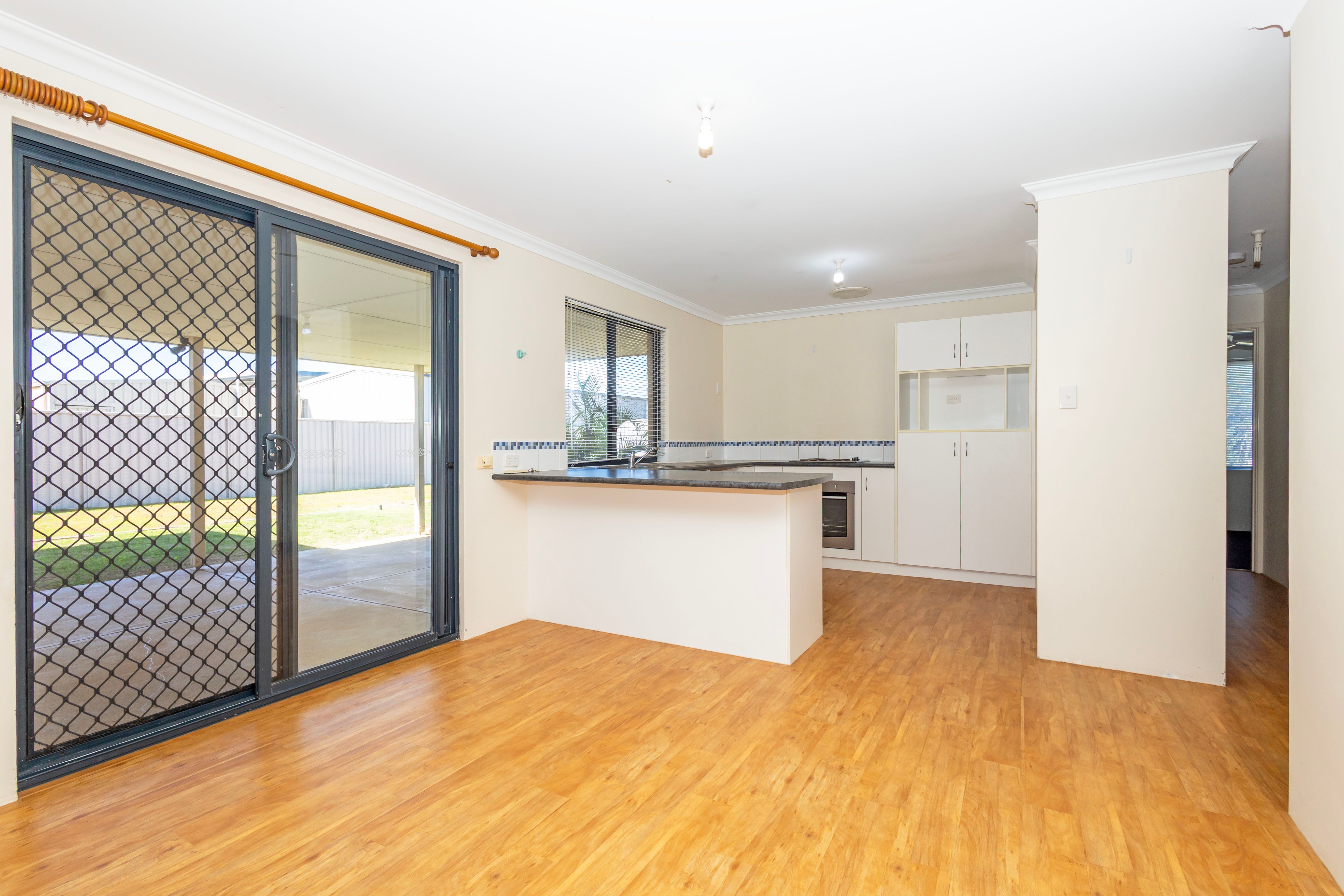 29 Dryandra Boulevard — photo 10 of 24