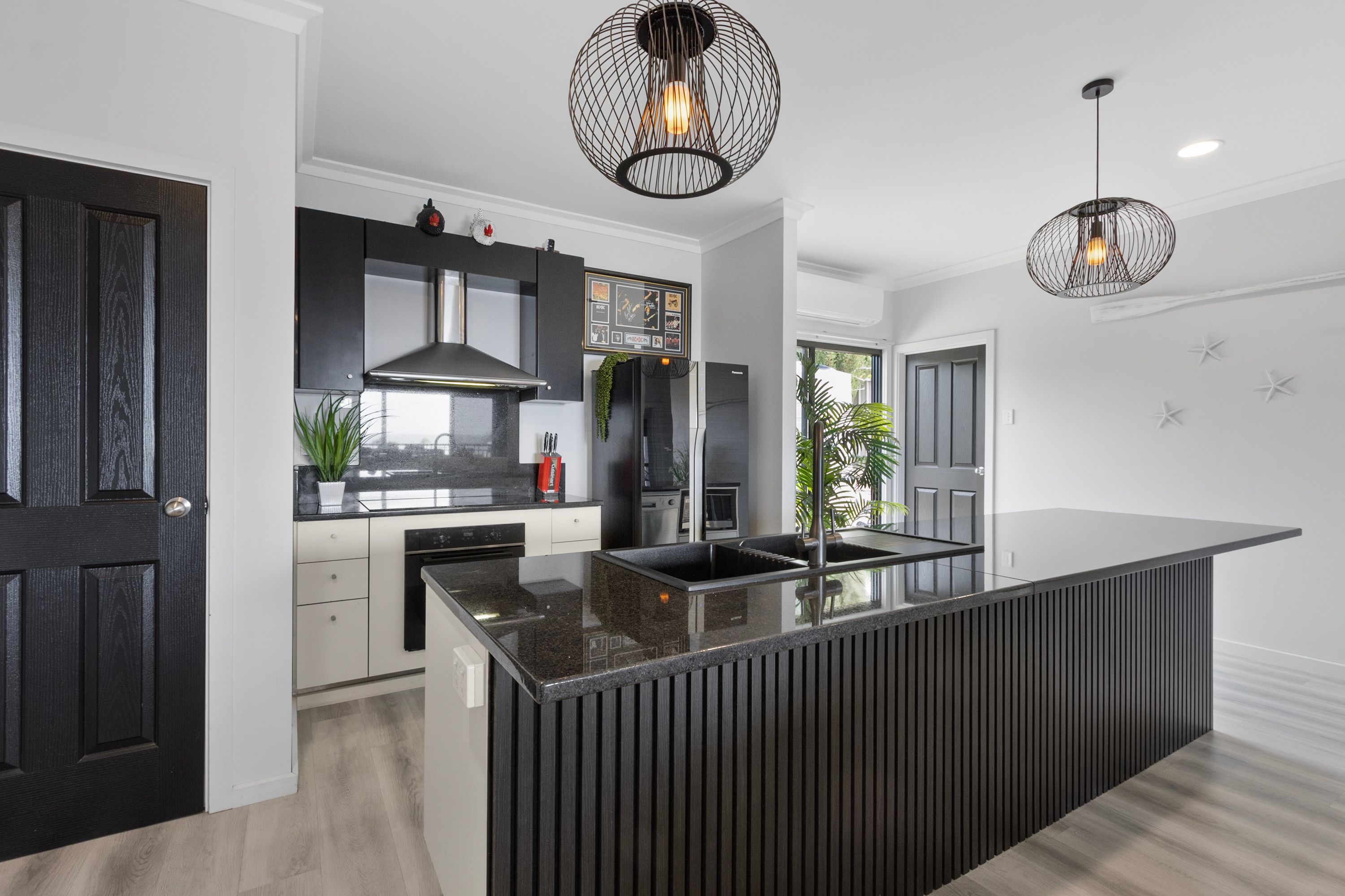 19 Bay Crescent — photo 14 of 30