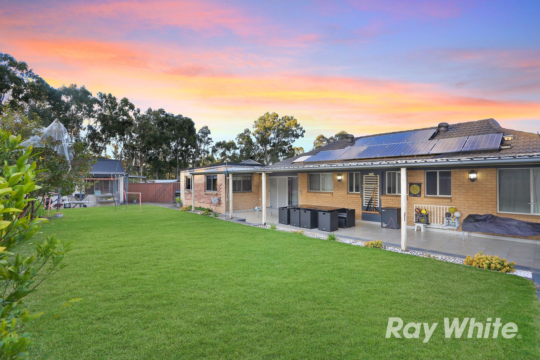 6 Coolong Crescent — photo 10 of 12