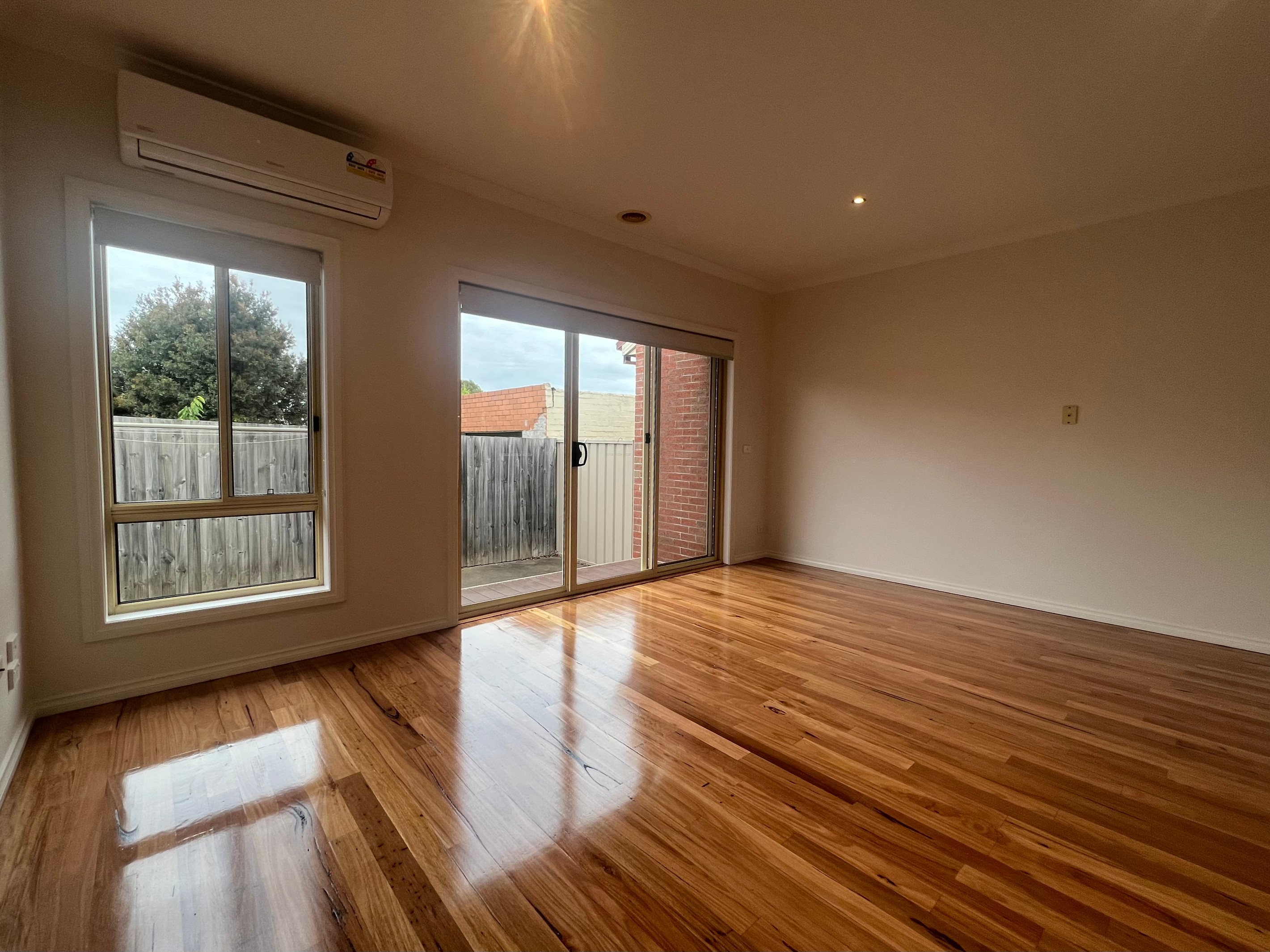 2/115 Rathcown Road, Reservoir, VIC 3073