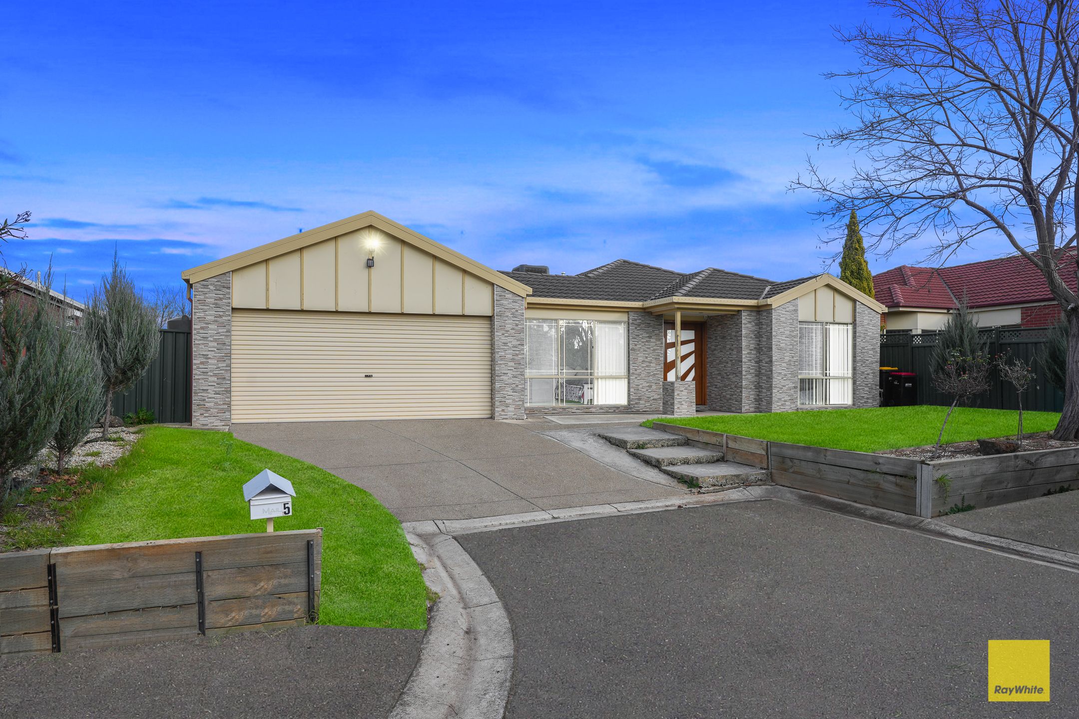 5 Provis Close, Burnside VIC 3023