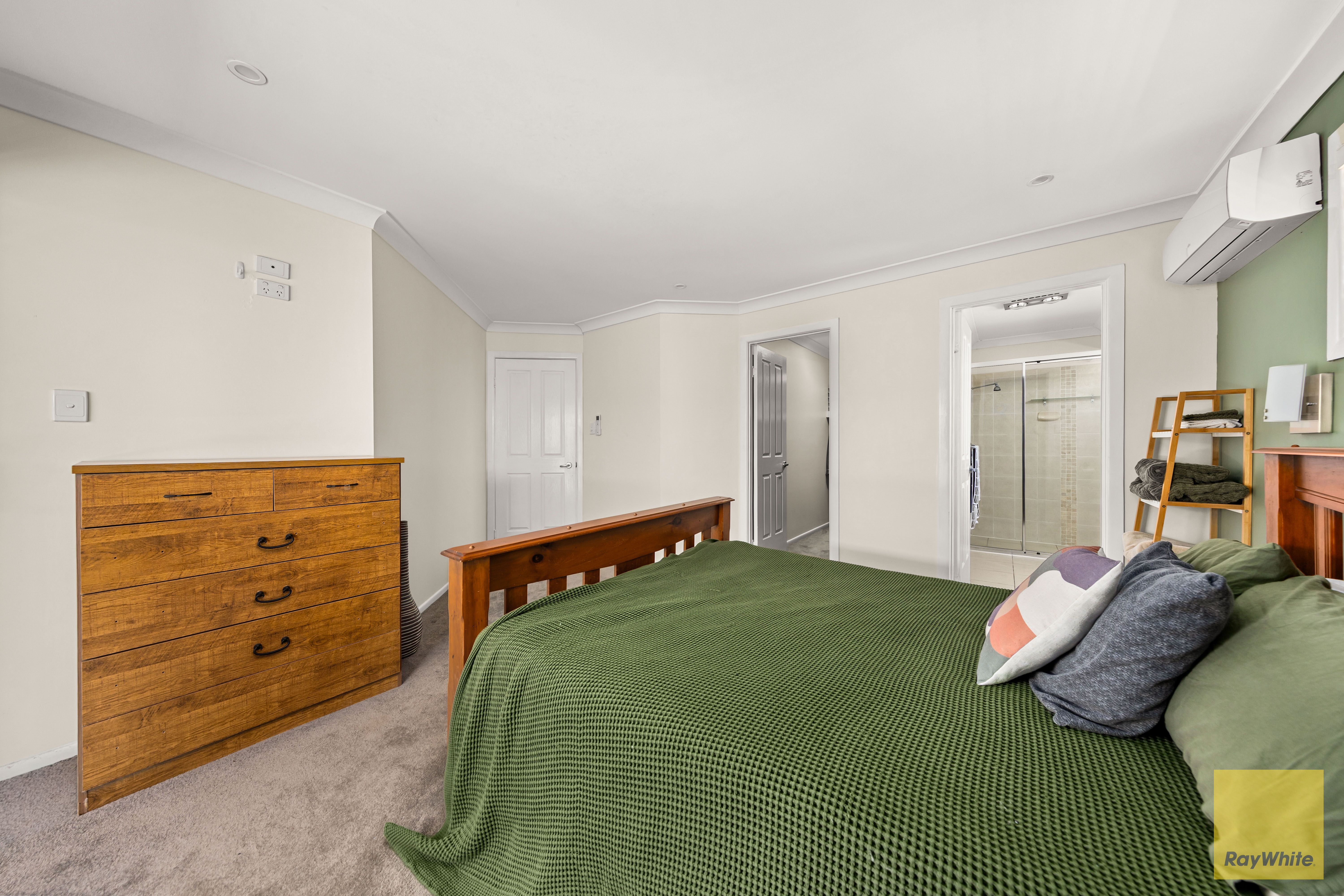 43 Crinum Crescent — photo 12 of 21
