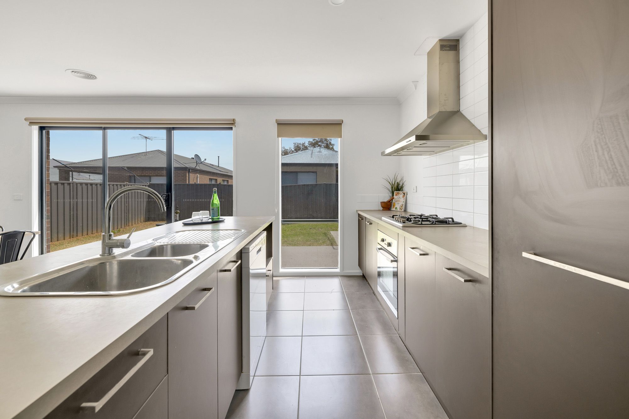 112 Kinglake Drive, MANOR LAKES, VIC 3024