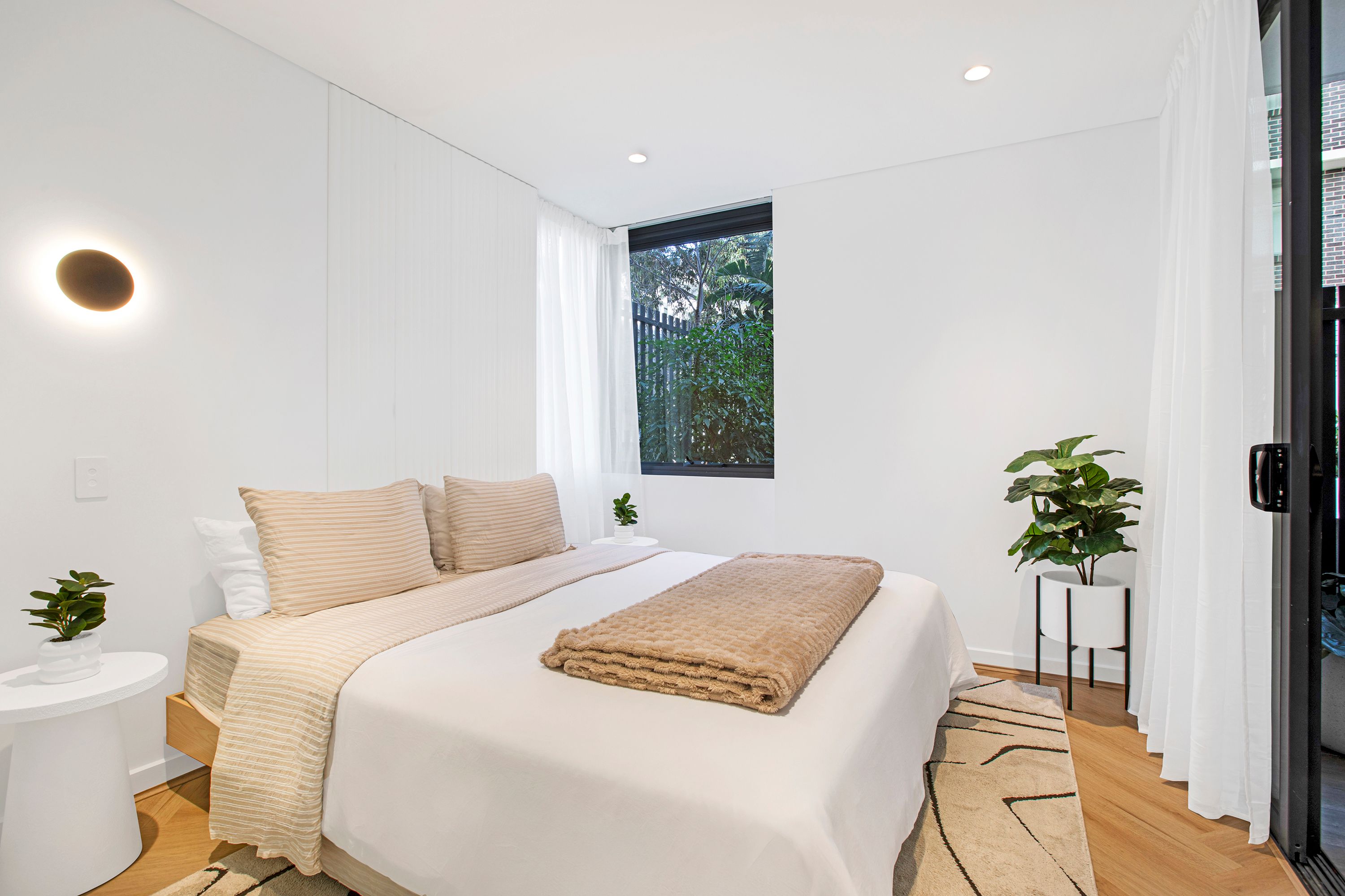 210/22 John Street — photo 5 of 12