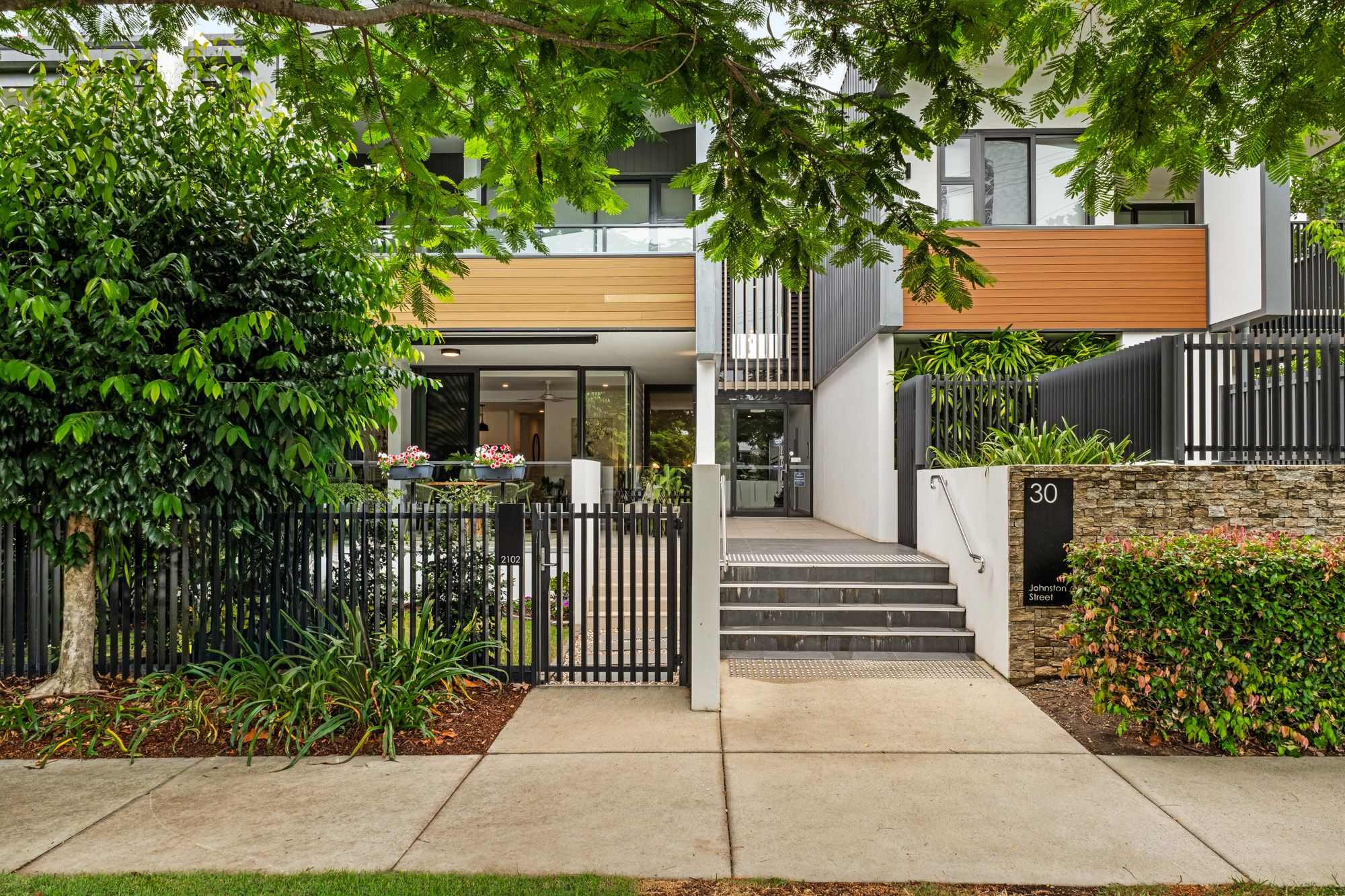30 Johnston Street, Bulimba QLD 4171