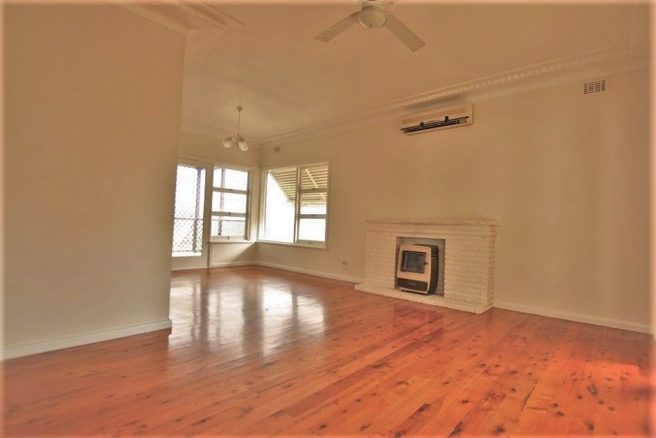 35 Grandview Drive, Campbelltown, NSW 2560