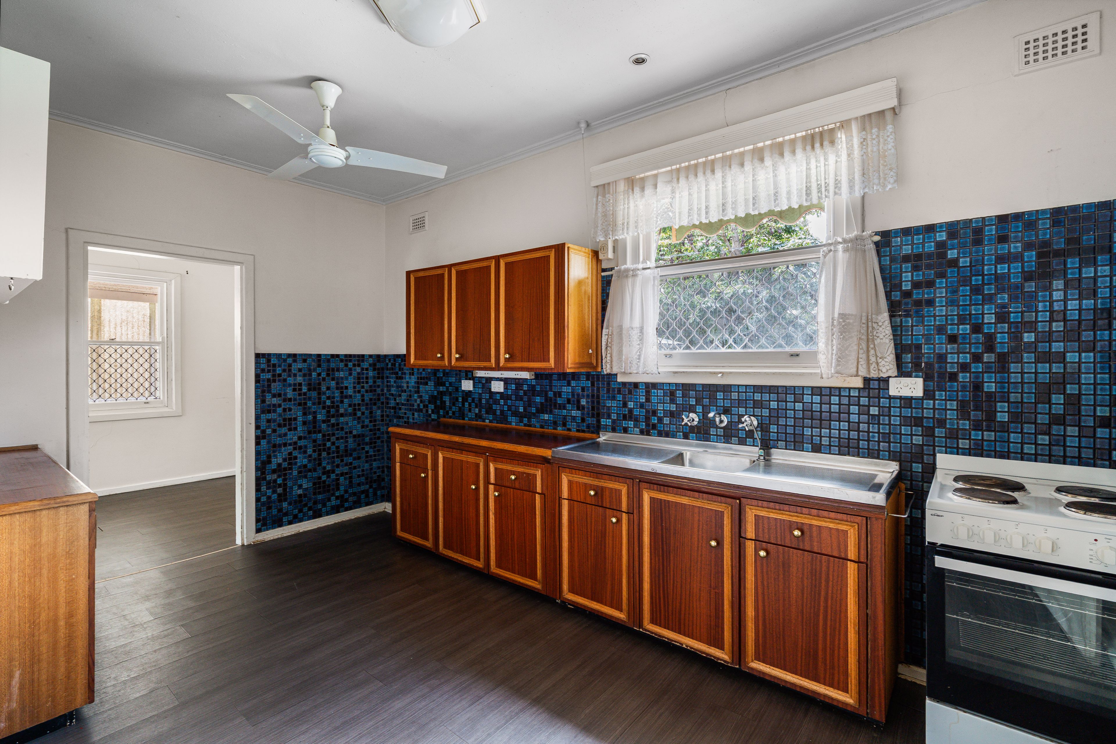219 Hogarth Road — photo 4 of 16