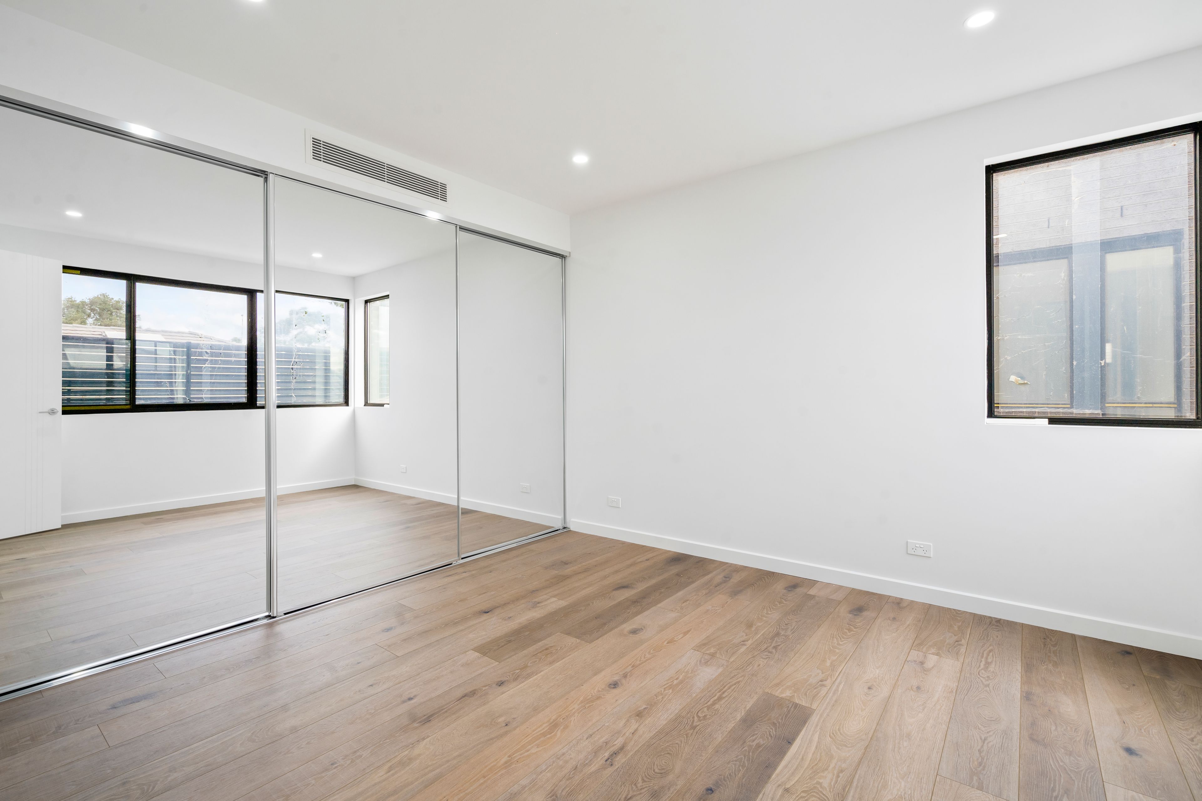 1/32 Galeka Street — photo 8 of 11