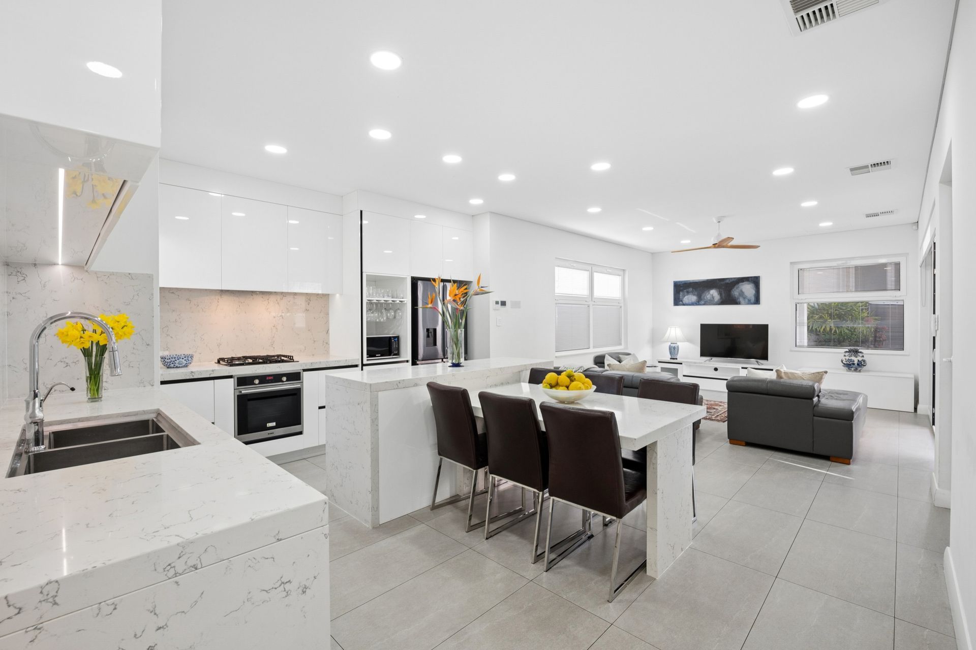 2/85 Wray Avenue — photo 3 of 30