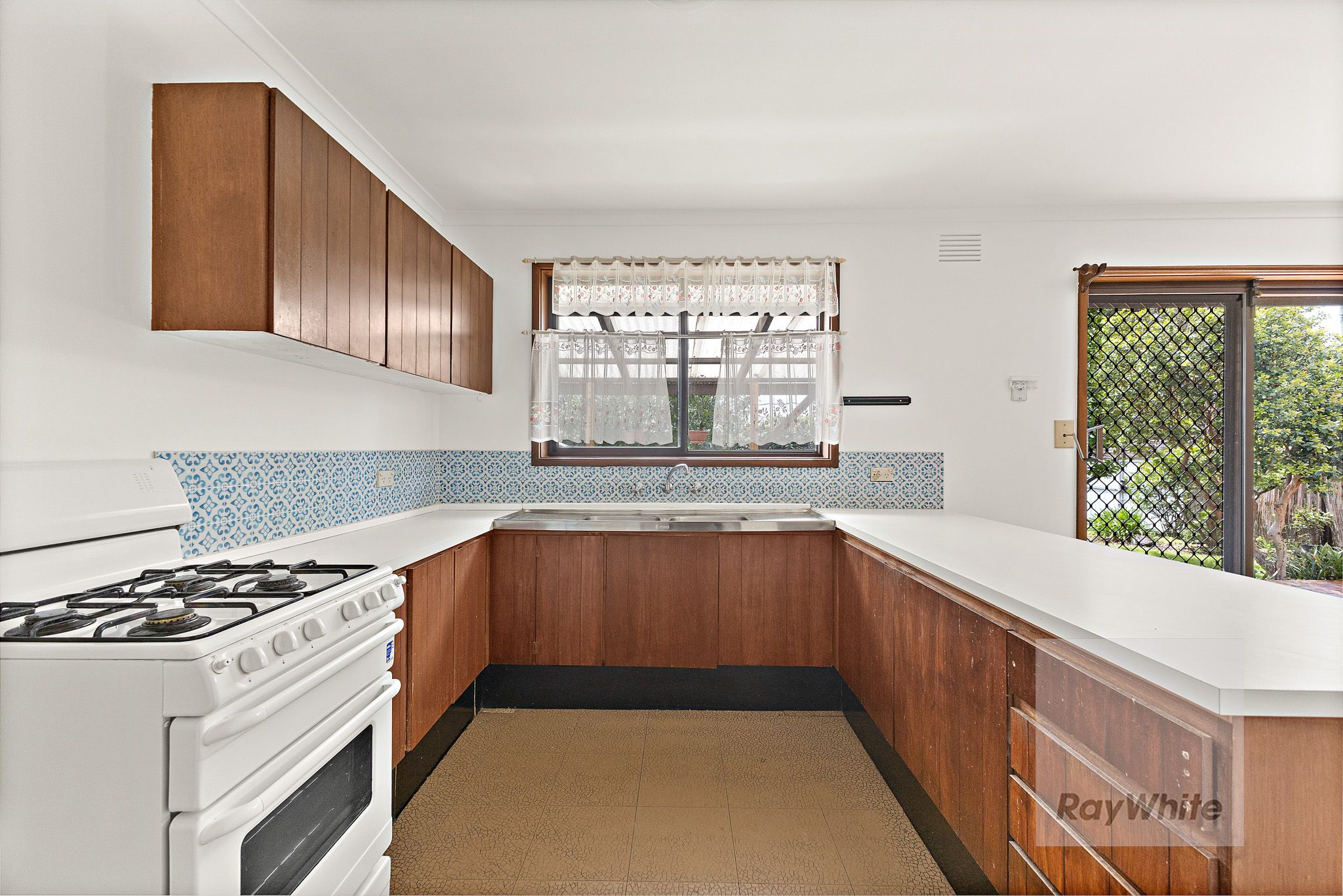 15 Sandhurst Crescent, Bundoora, VIC 3083