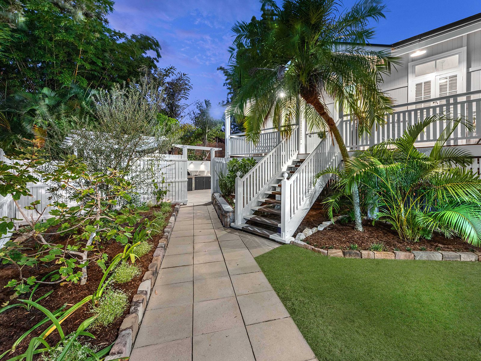 39 Strong Avenue, Graceville, QLD 4075