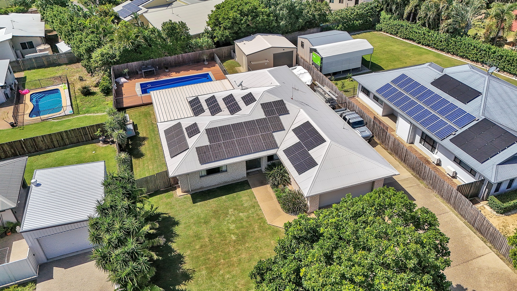 16 Back Hill Drive, Coral Cove, QLD 4670