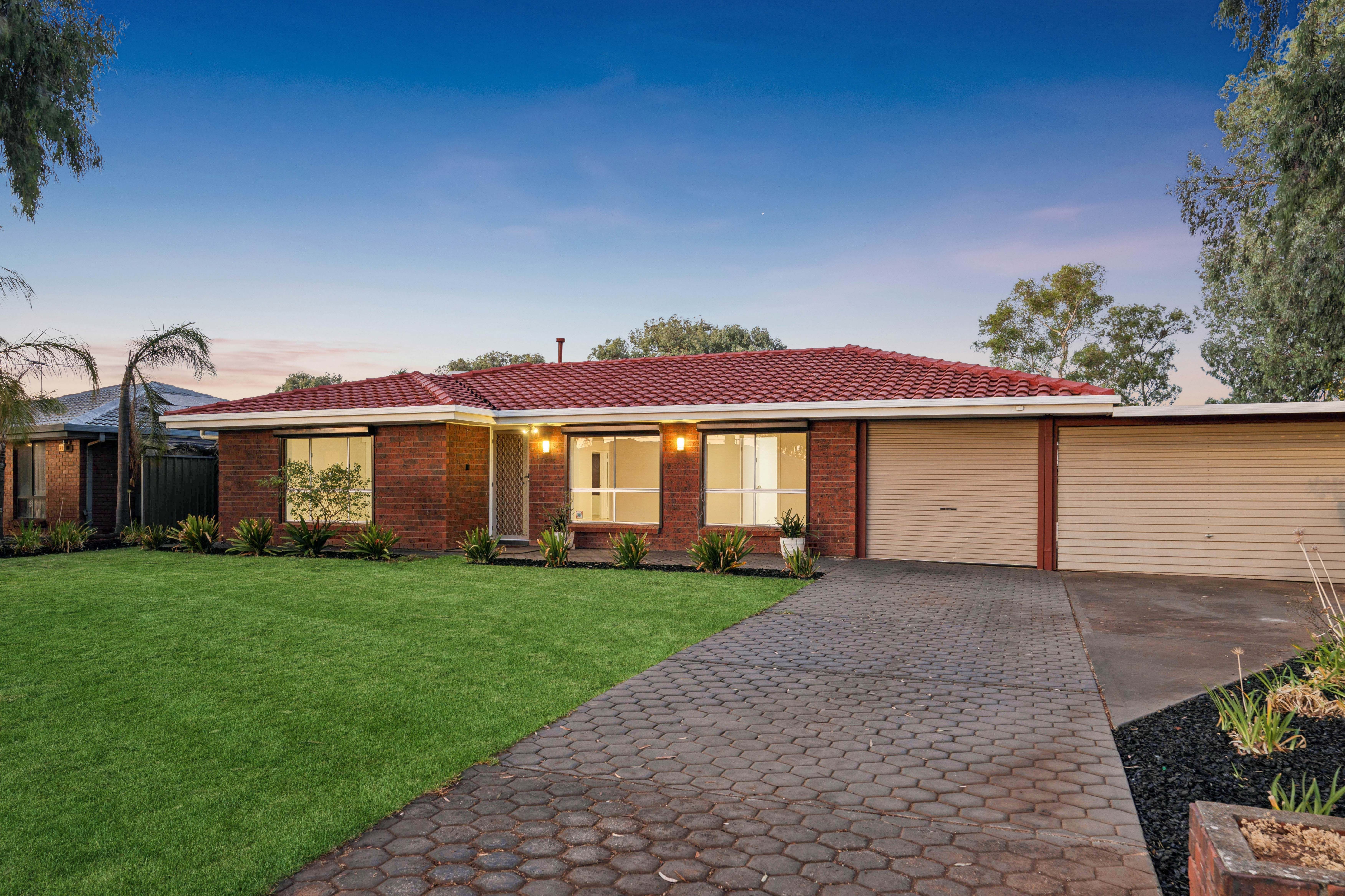 1 Tecoma Court, Parafield Gardens, SA 5107