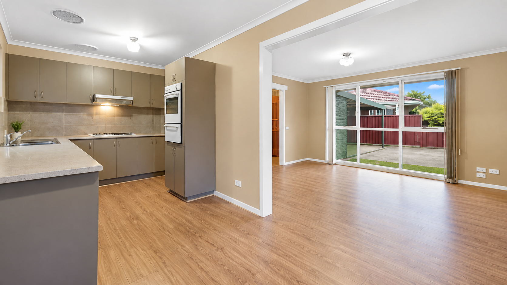21 Stewart Crescent — photo 4 of 8