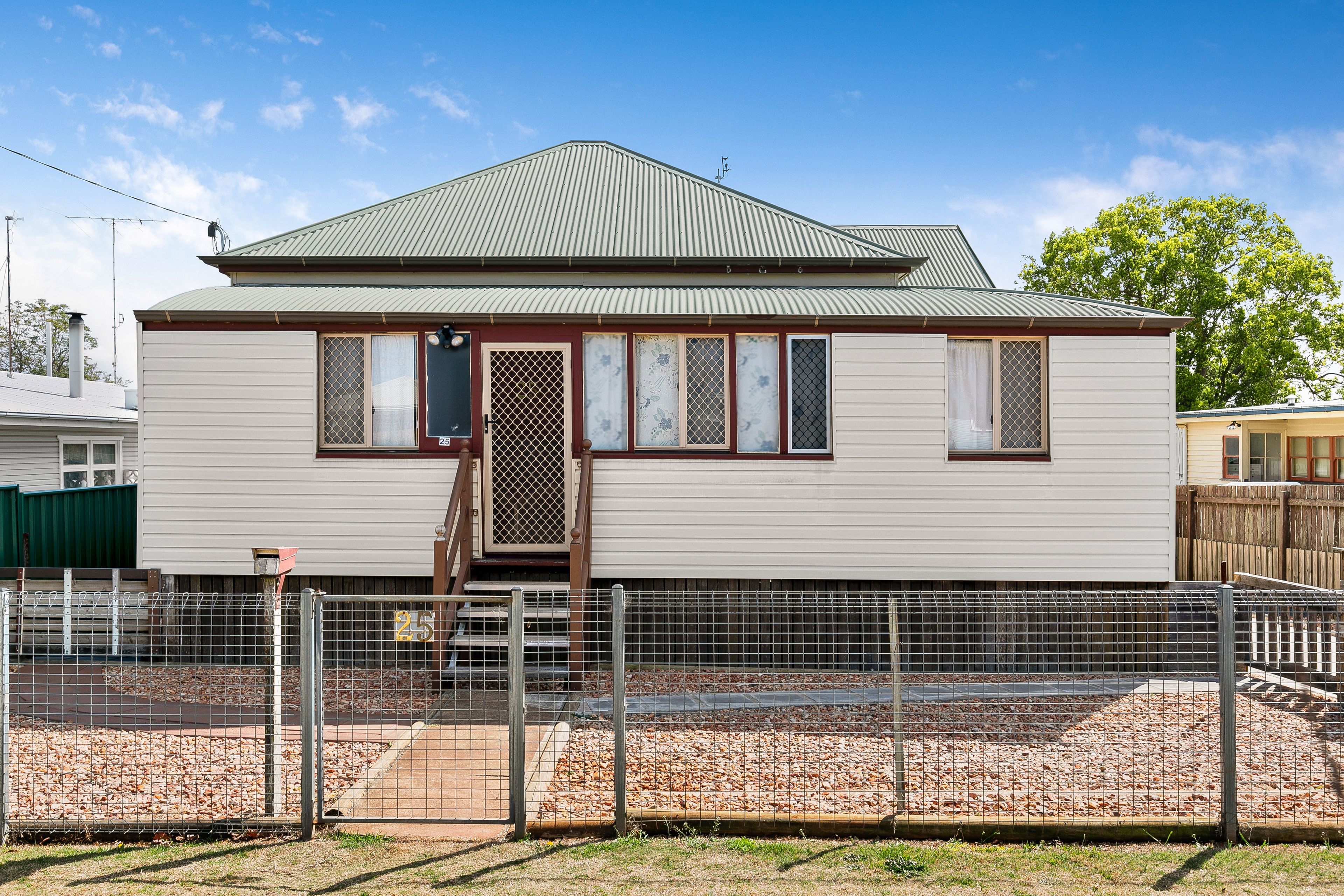 25 Dalmeny Street, Wilsonton, QLD 4350