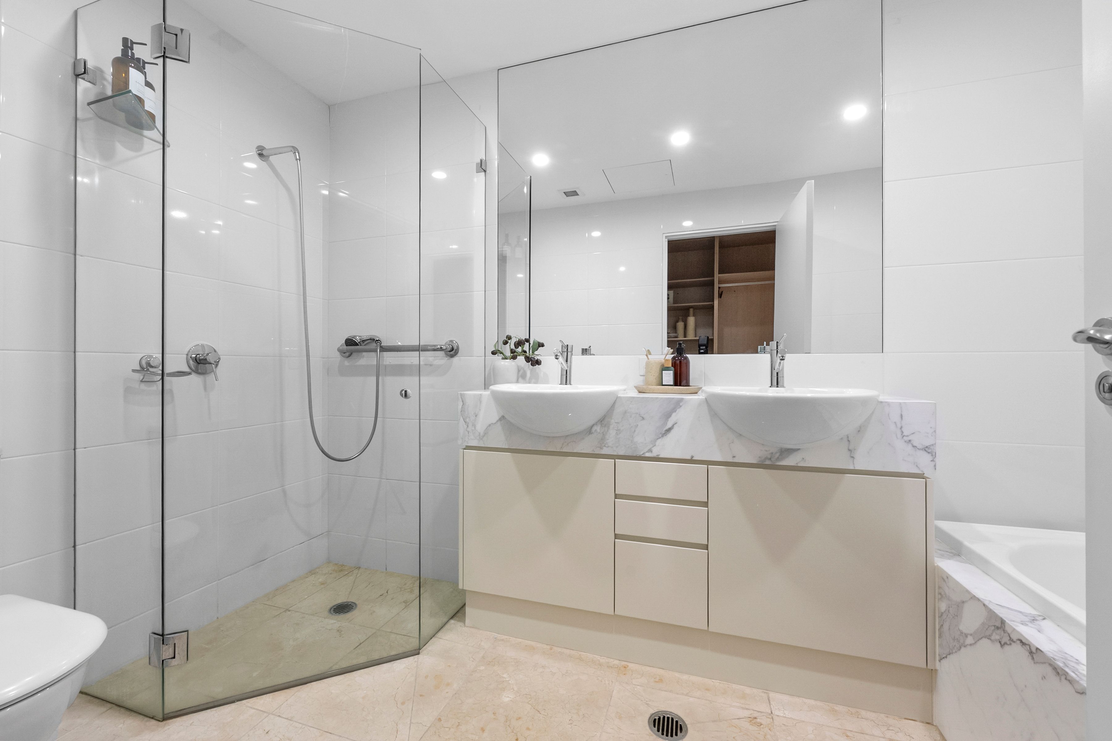 201/10 Ada Avenue — photo 16 of 18