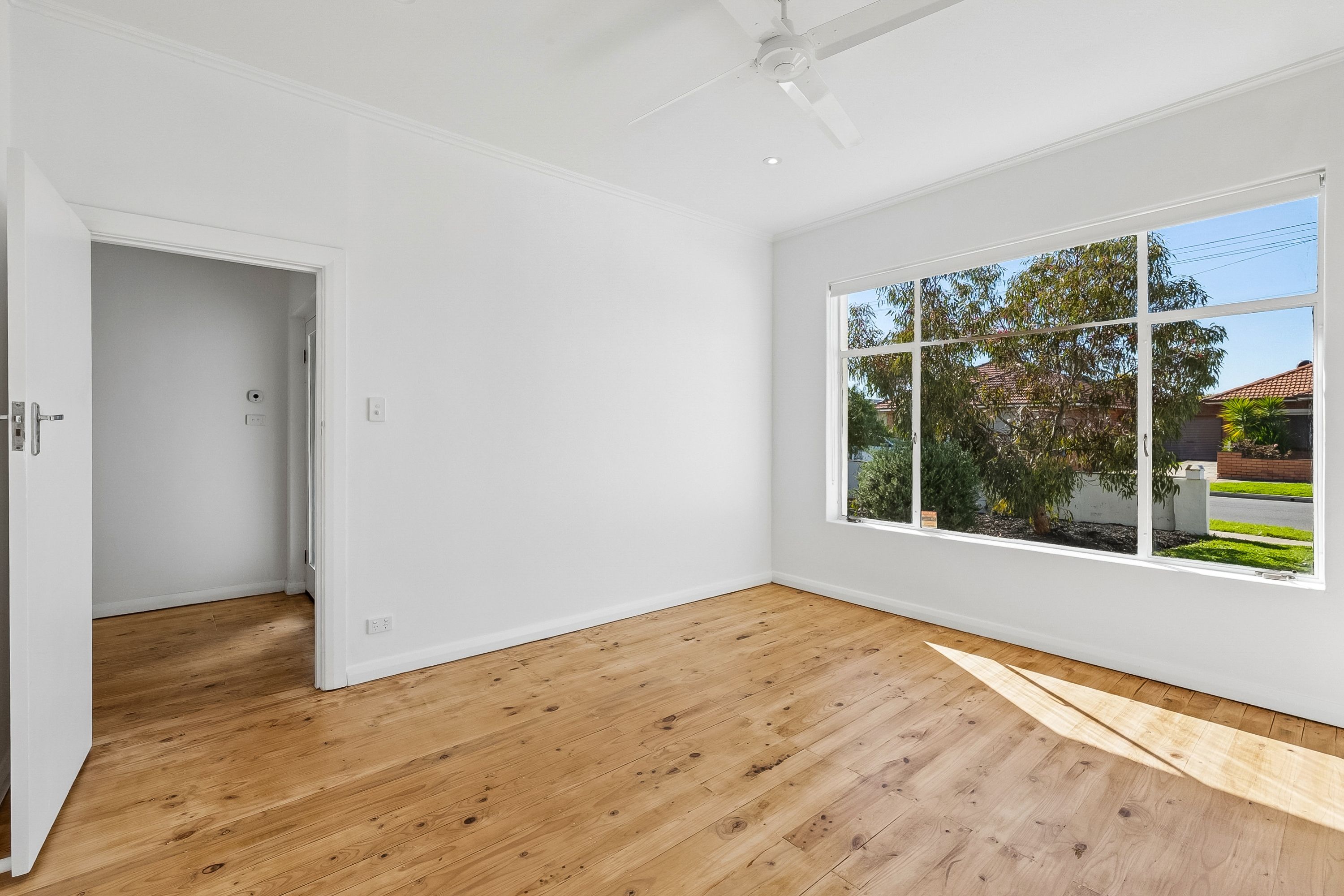 11 Buchan Street — photo 7 of 12
