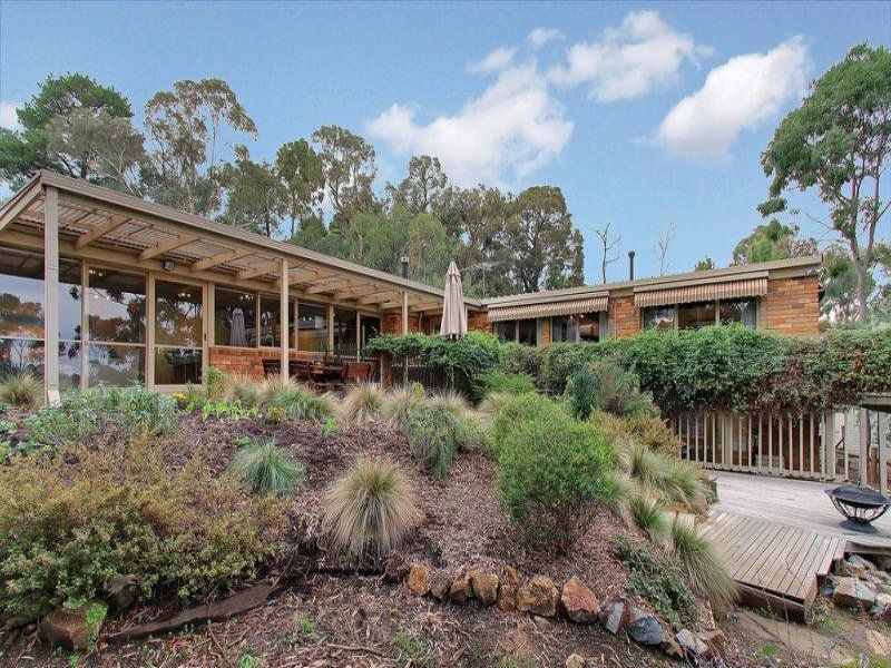 6 Mountain Drive, Mooroolbark VIC 3138