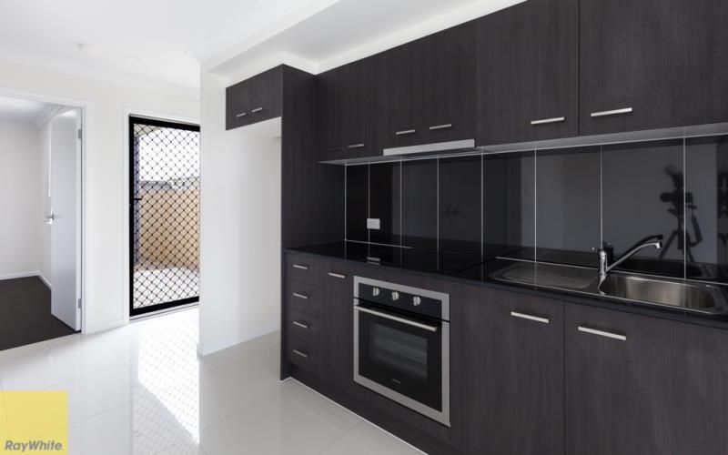 2/8 Ward Street, Flinders View, QLD 4305